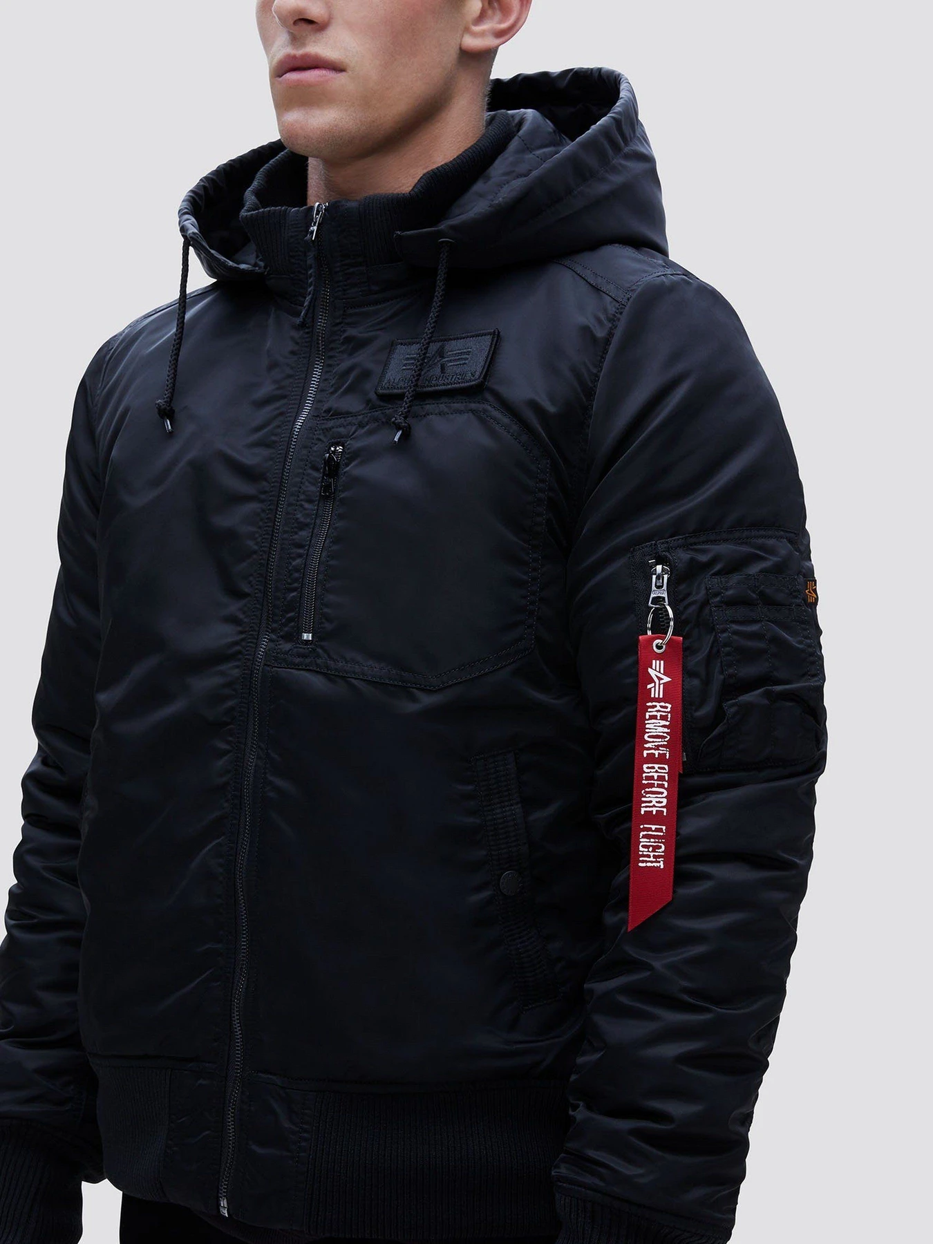 Куртки и дубленки Alpha Industries MA-1 HOODED RIB модель MJM49501C1_001 Куртки и дубленки Alpha Industries MA-1 HOODED RIB модель MJM49501C1_001 Фото