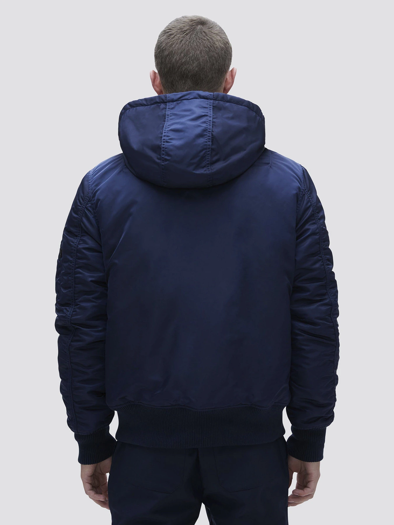 Куртки и дубленки Alpha Industries MA-1 HOODED RIB модель MJM49501C1_410 Куртки и дубленки Alpha Industries MA-1 HOODED RIB модель MJM49501C1_410 Фото