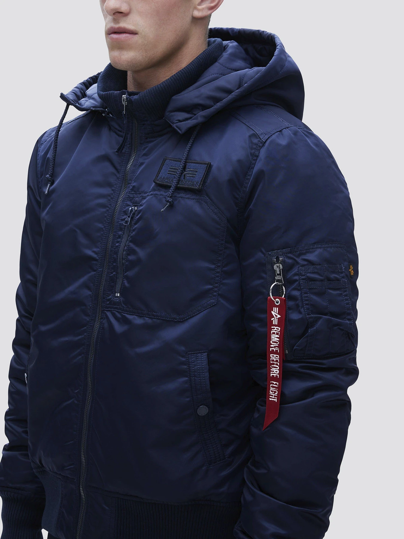 Куртки и дубленки Alpha Industries MA-1 HOODED RIB модель MJM49501C1_410 Куртки и дубленки Alpha Industries MA-1 HOODED RIB модель MJM49501C1_410 Фото