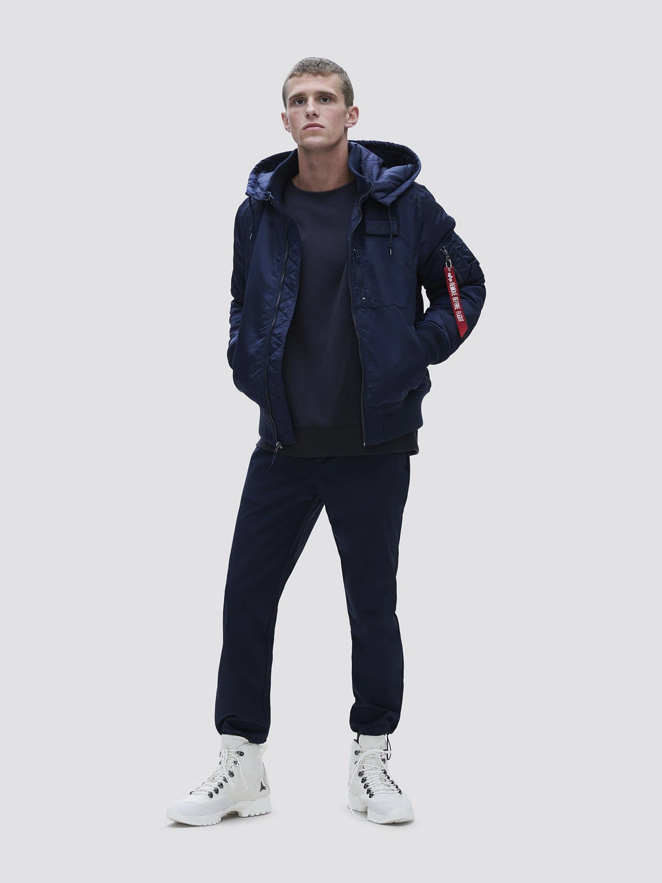 Куртки и дубленки Alpha Industries MA-1 HOODED RIB модель MJM49501C1_410 Куртки и дубленки Alpha Industries MA-1 HOODED RIB модель MJM49501C1_410 Фото