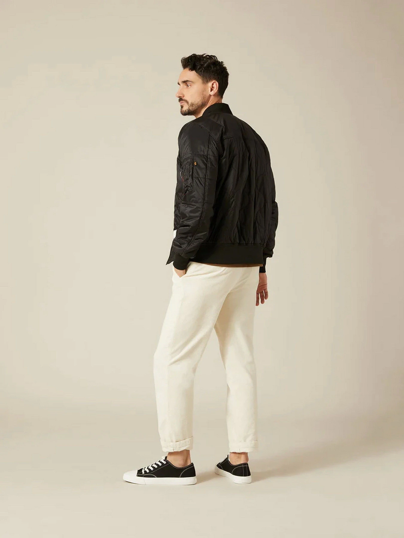 Куртки и дубленки Alpha Industries L-2B Quilted модель UJQ52000C1_001 Фото