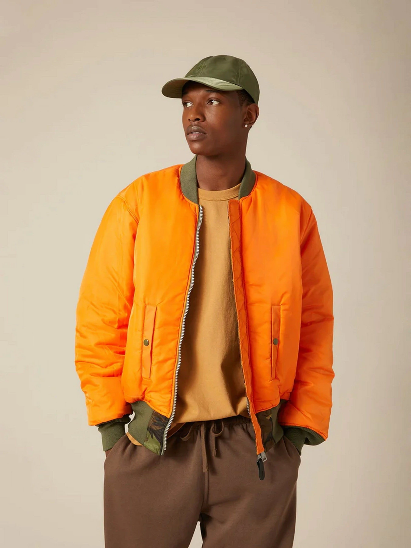 Куртки та дублянки Alpha Industries MA-1 модель MJM21000C1_961 Фото
