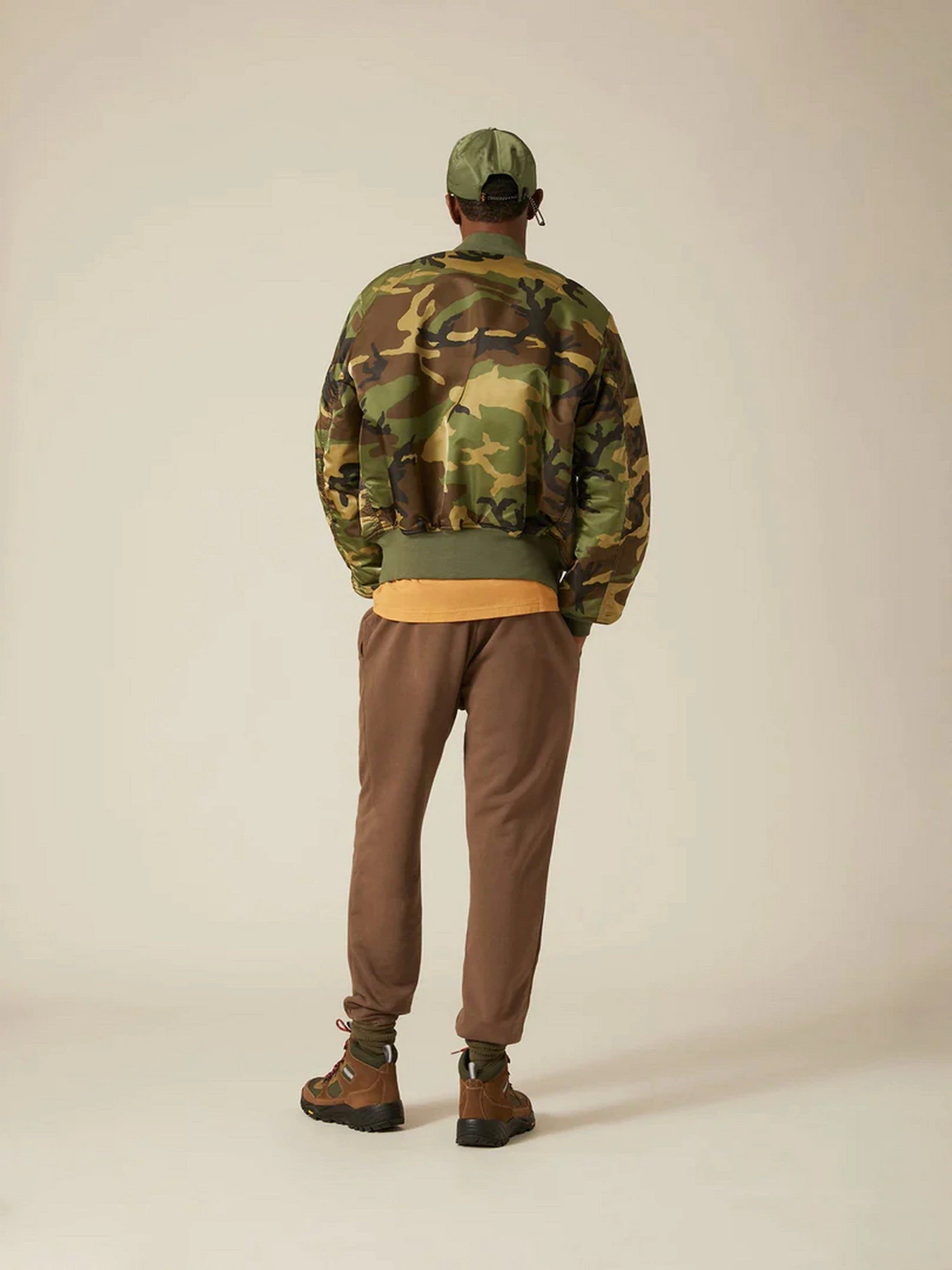 Куртки та дублянки Alpha Industries MA-1 модель MJM21000C1_961 Фото