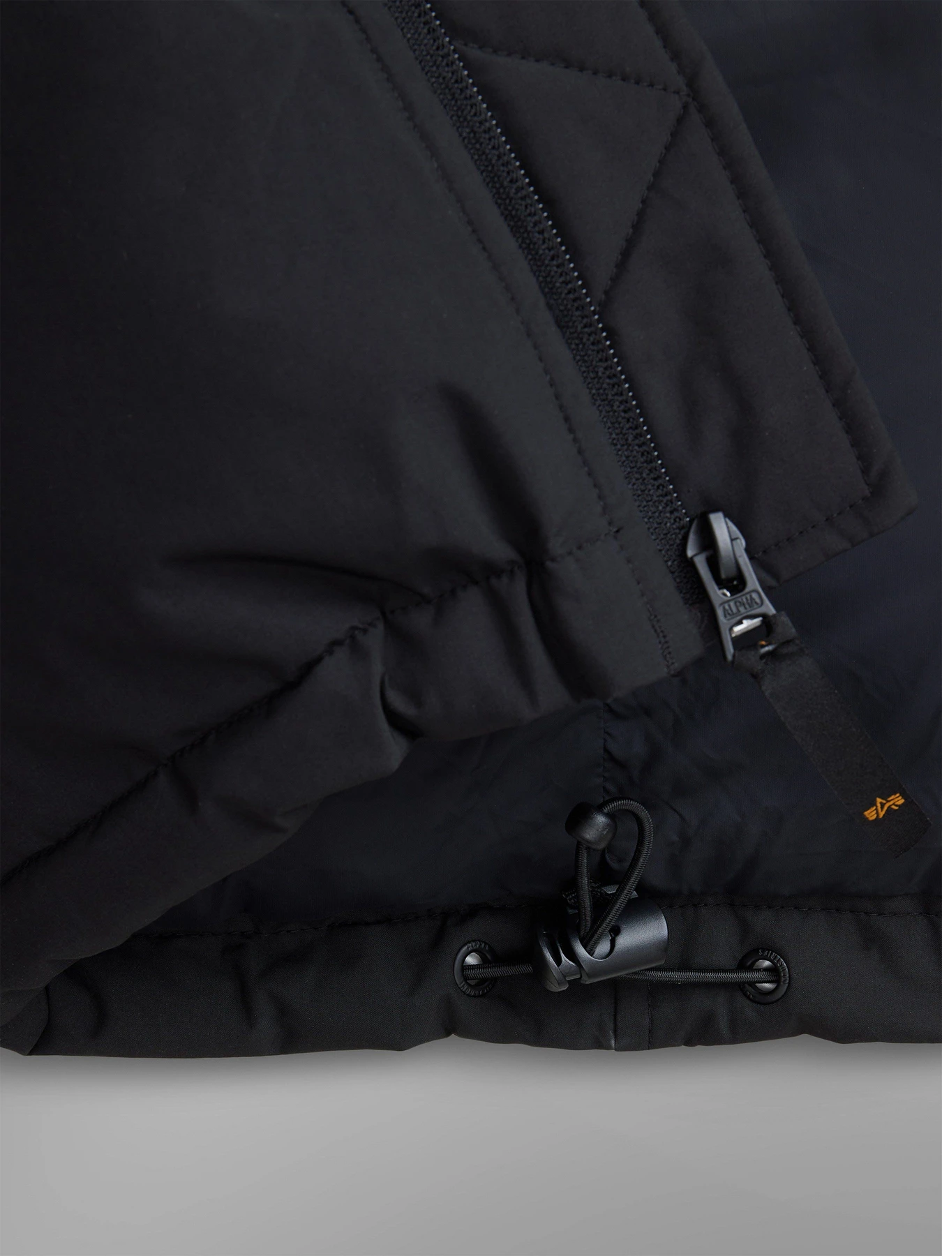 Куртки та дублянки Alpha Industries Hooded Puffer Jacket модель MJH52500C1_001 Фото