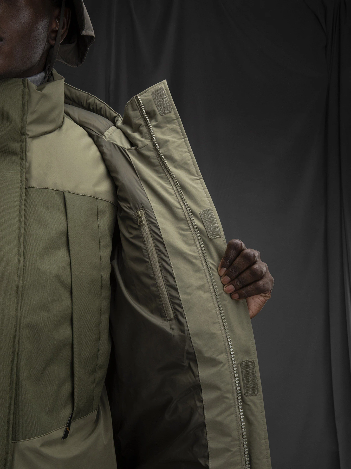 Куртки и дубленки Alpha Industries Long Puffer Parka модель MJL53500C1_359 Фото