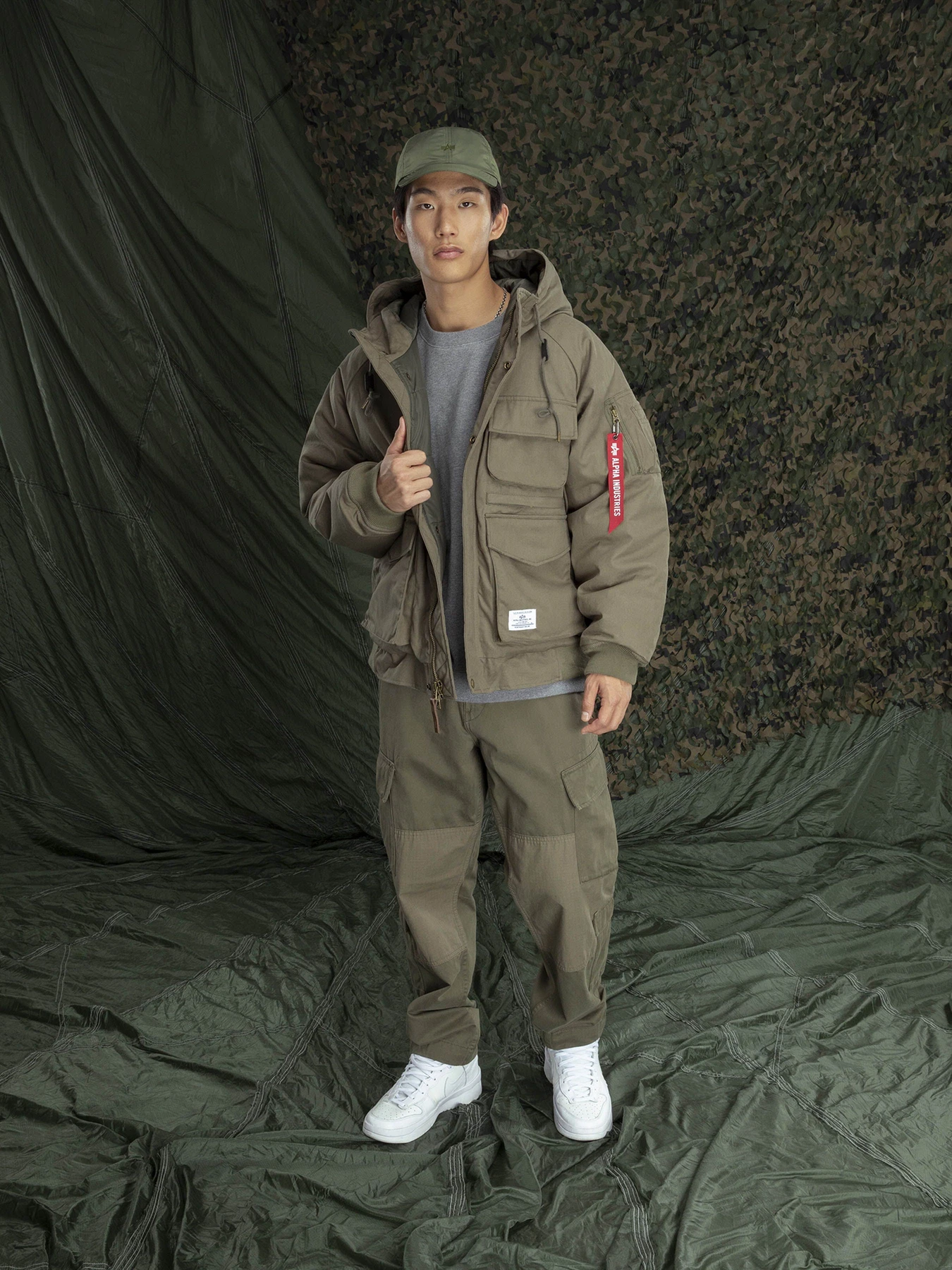 Куртки и дубленки Alpha Industries MA-1 модель MJM53502C1_359 Фото