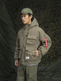 Куртки и дубленки Alpha Industries MA-1 модель MJM53502C1_359 Фото