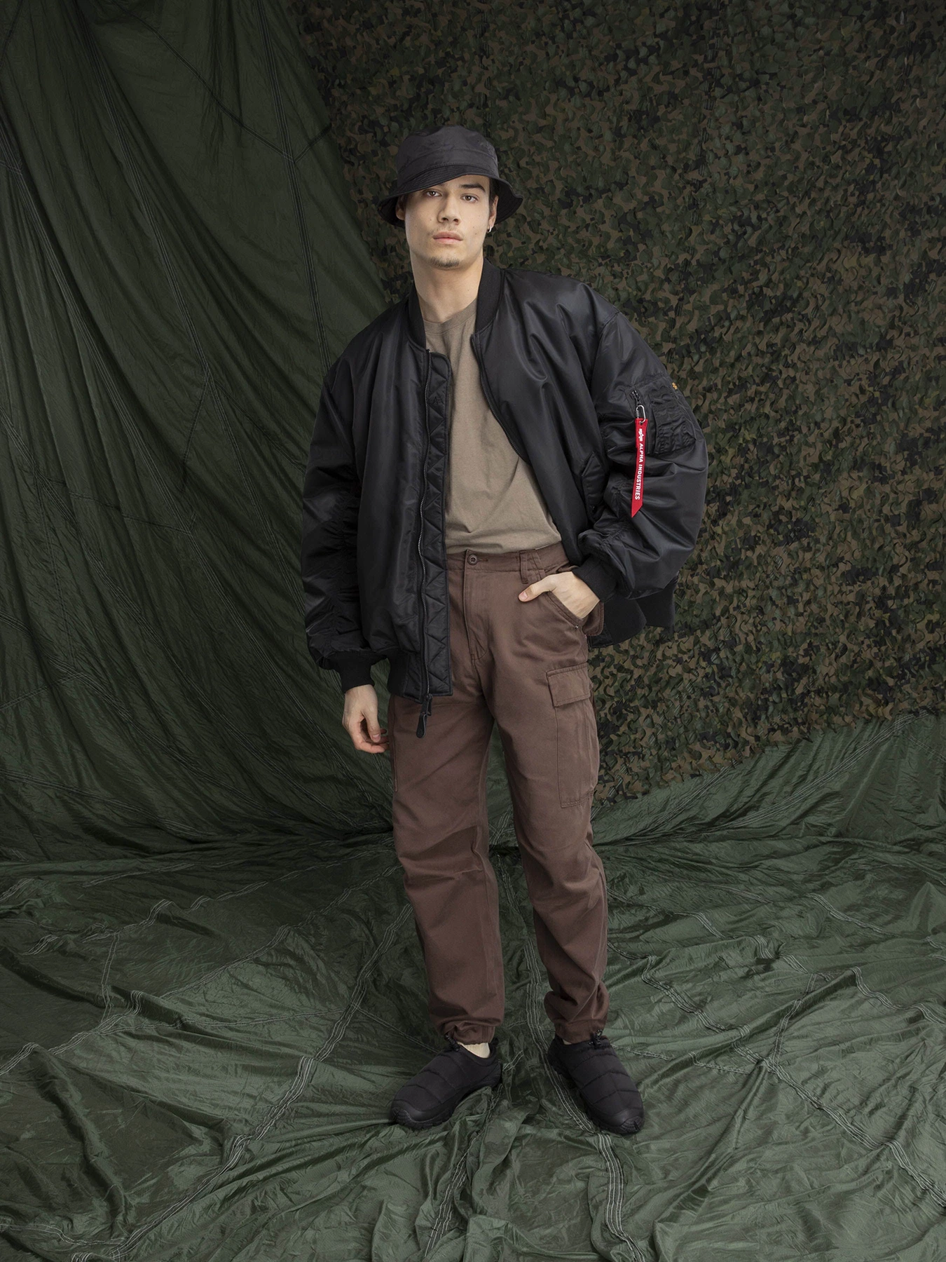 Куртки та дублянки Alpha Industries MA-1 Bloodlight Gen II модель MJM53503C1_001 Куртки та дублянки Alpha Industries MA-1 Bloodlight Gen II модель MJM53503C1_001 Фото