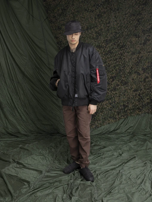 Куртки и дубленки Alpha Industries MA-1 Bloodlight Gen II модель MJM53503C1_001 Фото