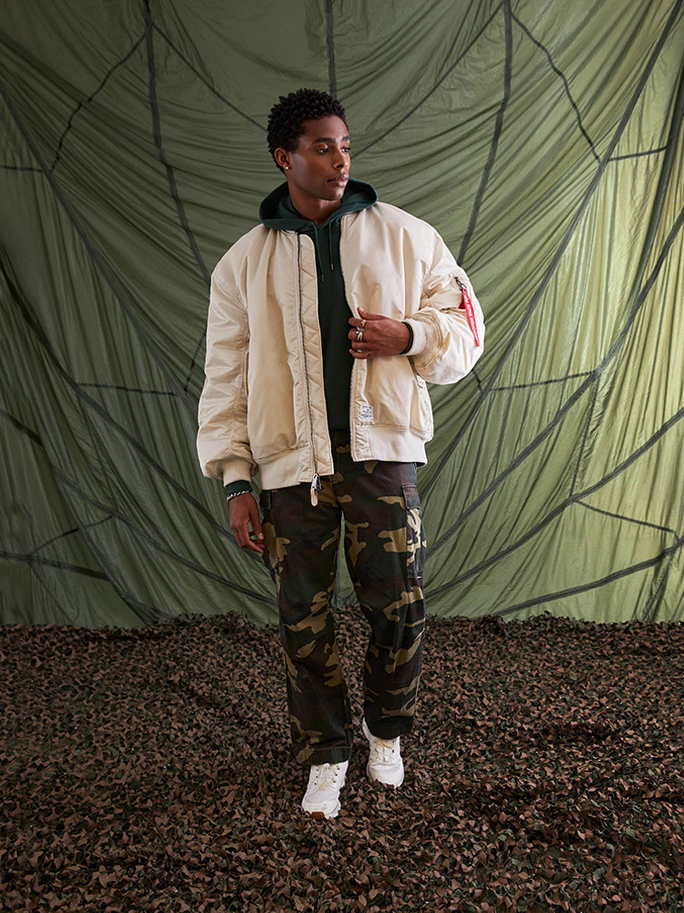 Куртки та дублянки Alpha Industries MA-1 Bloodlight Gen II модель MJM53503C1_217 Куртки та дублянки Alpha Industries MA-1 Bloodlight Gen II модель MJM53503C1_217 Фото