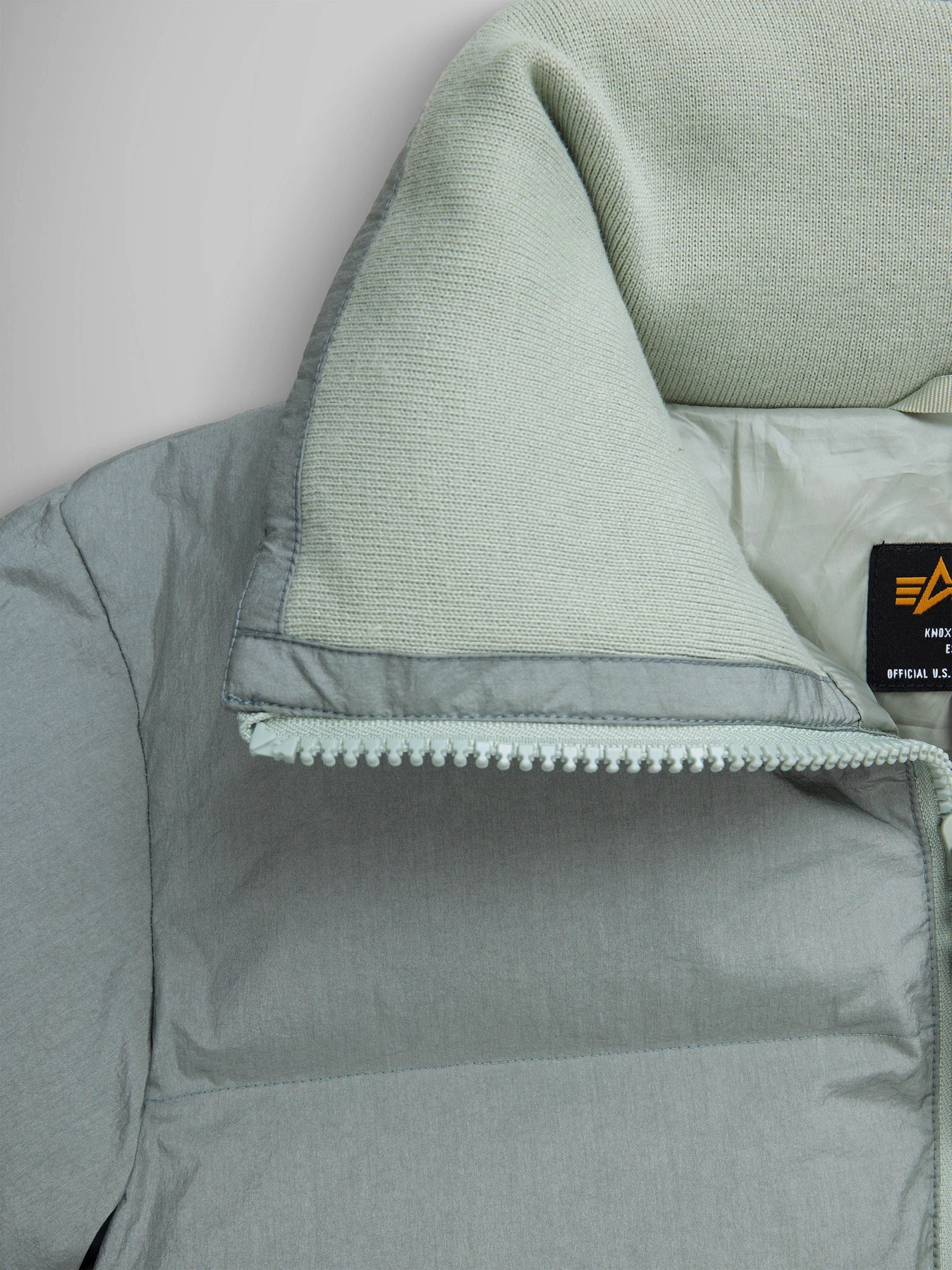 Куртки и дубленки Alpha Industries Sierra Short W модель WJS53503C1_455 Куртки и дубленки Alpha Industries Sierra Short W модель WJS53503C1_455 Фото