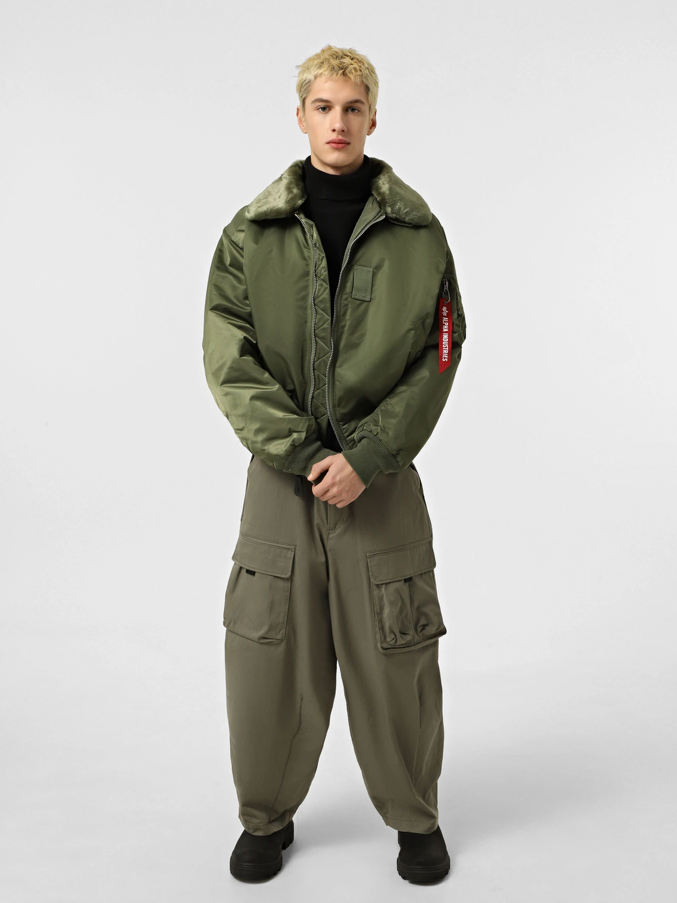Куртки та дублянки Alpha Industries B-15 модель MJB23010C1_310 Куртки та дублянки Alpha Industries B-15 модель MJB23010C1_310 Фото