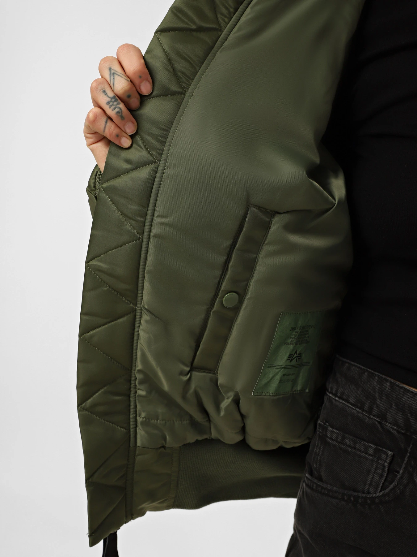 Куртки та дублянки Alpha Industries B-15 модель MJB23010C1_310 Куртки та дублянки Alpha Industries B-15 модель MJB23010C1_310 Фото