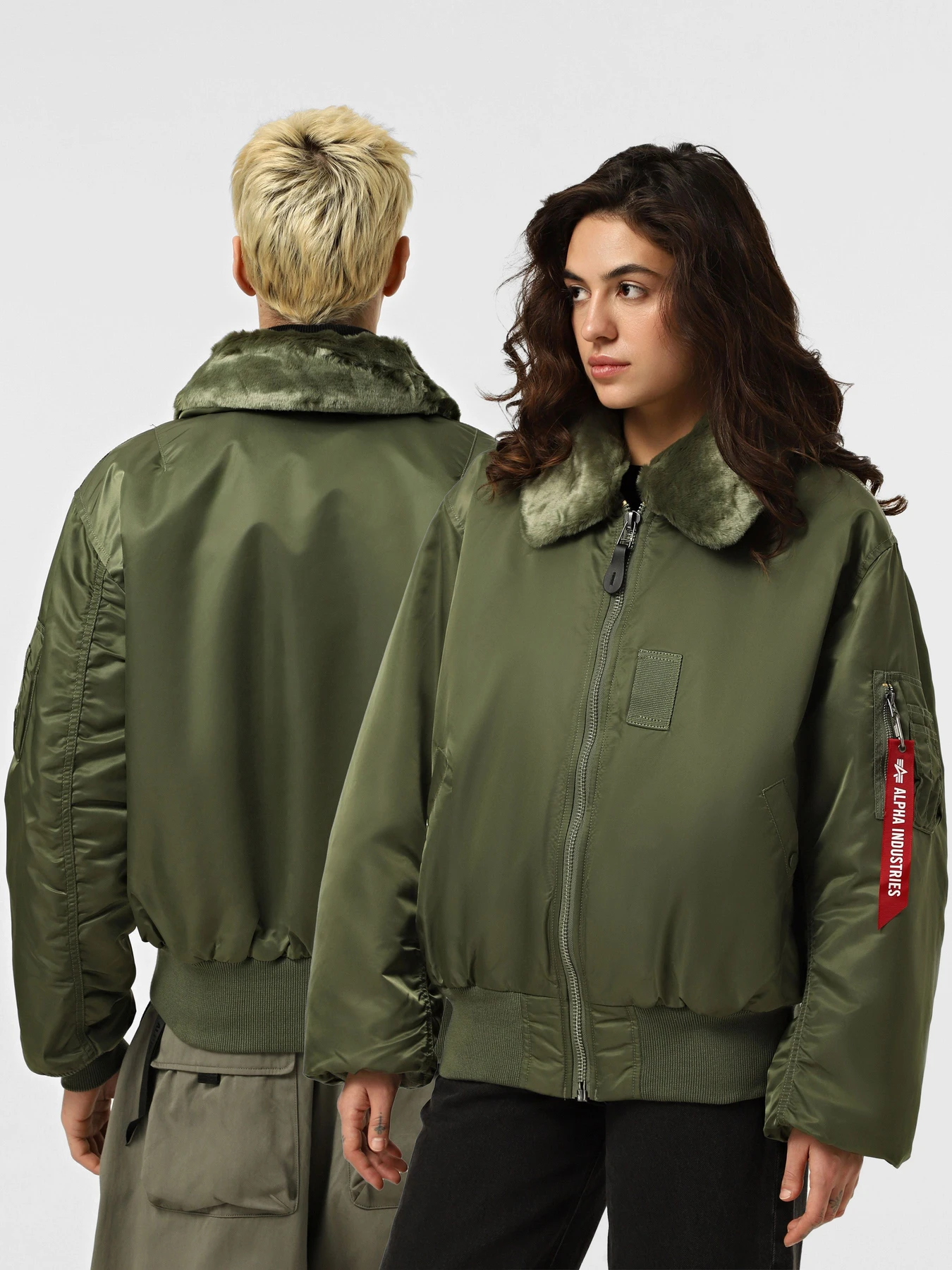 Куртки та дублянки Alpha Industries B-15 модель MJB23010C1_310 Куртки та дублянки Alpha Industries B-15 модель MJB23010C1_310 Фото