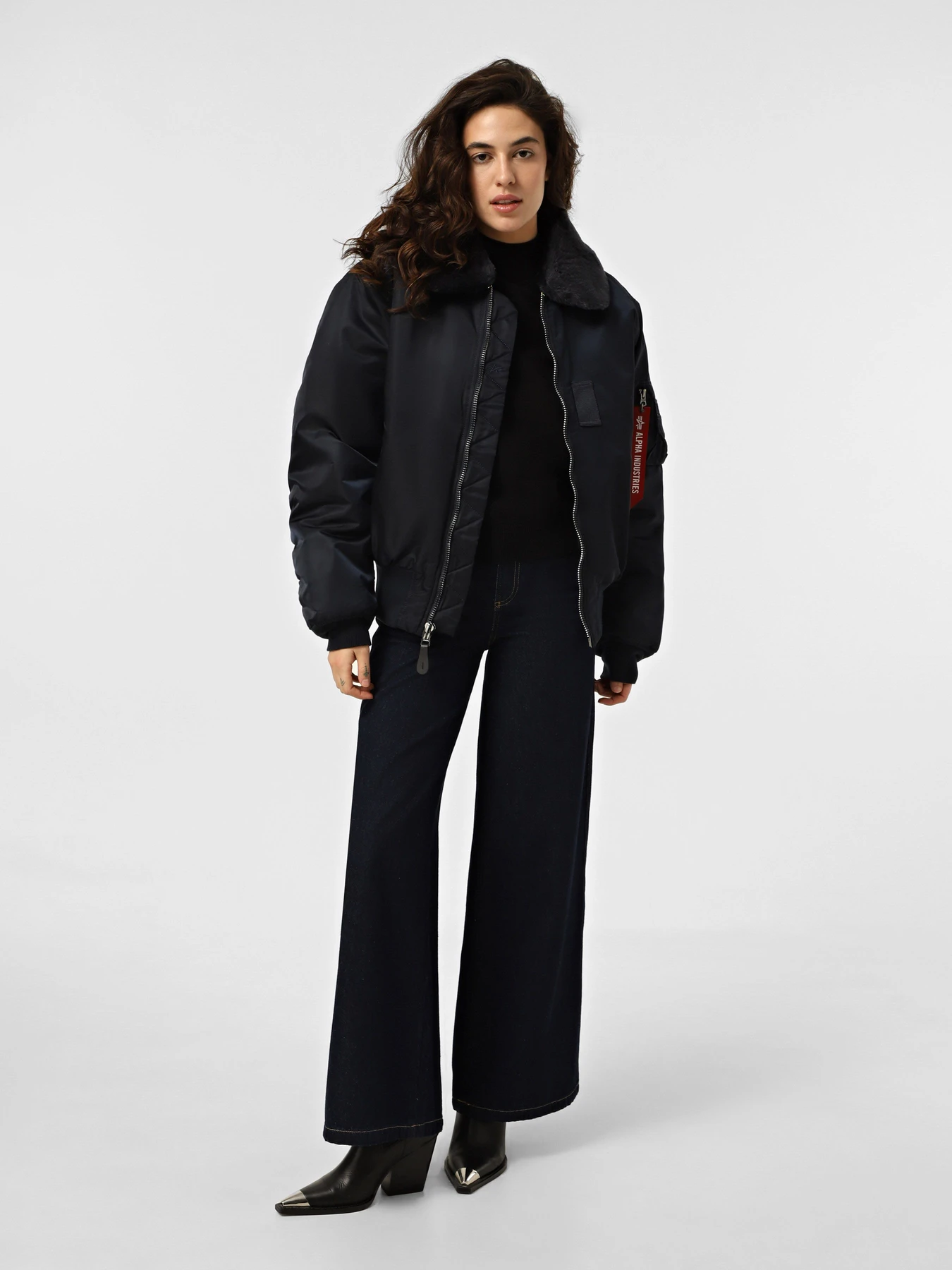 Куртки и дубленки Alpha Industries B-15 модель MJB23010C1_410 Фото