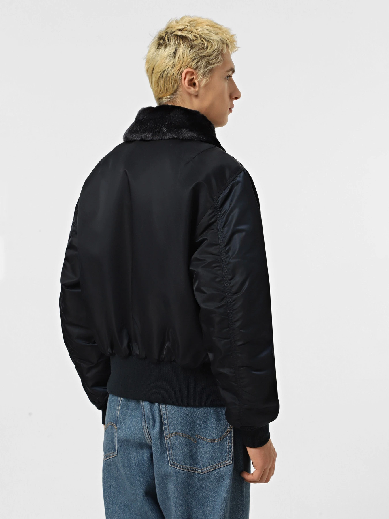 Куртки и дубленки Alpha Industries B-15 модель MJB23010C1_410 Фото