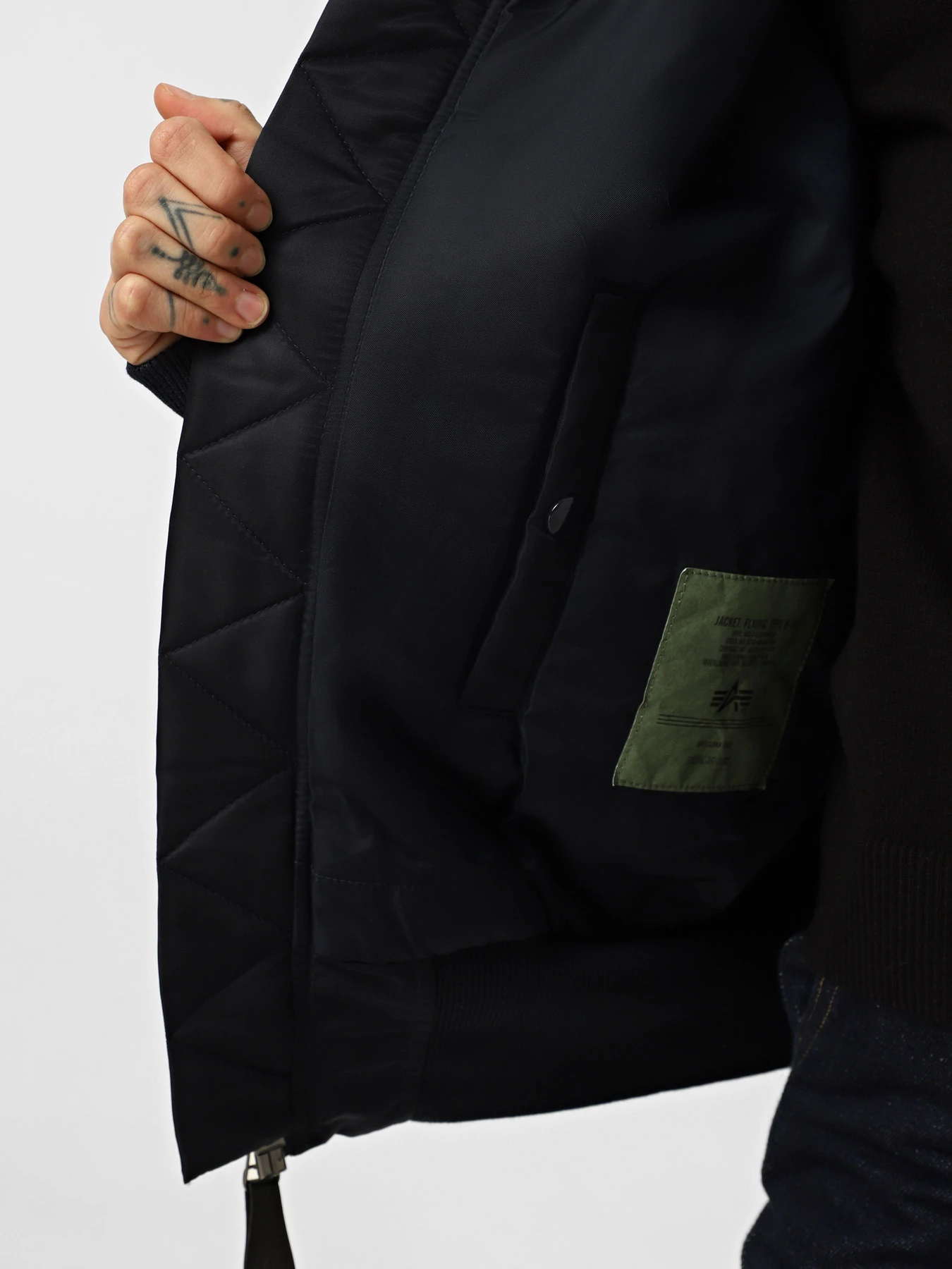 Куртки и дубленки Alpha Industries B-15 модель MJB23010C1_410 Фото