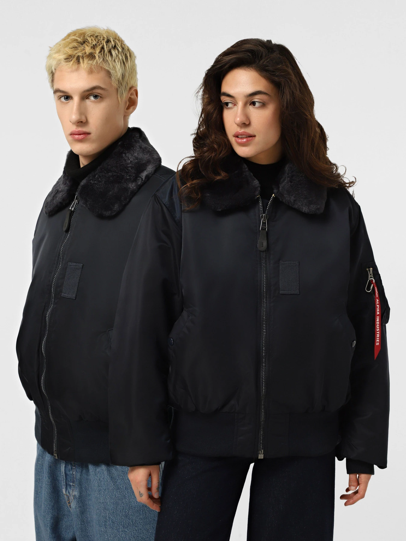 Куртки и дубленки Alpha Industries B-15 модель MJB23010C1_410 Фото
