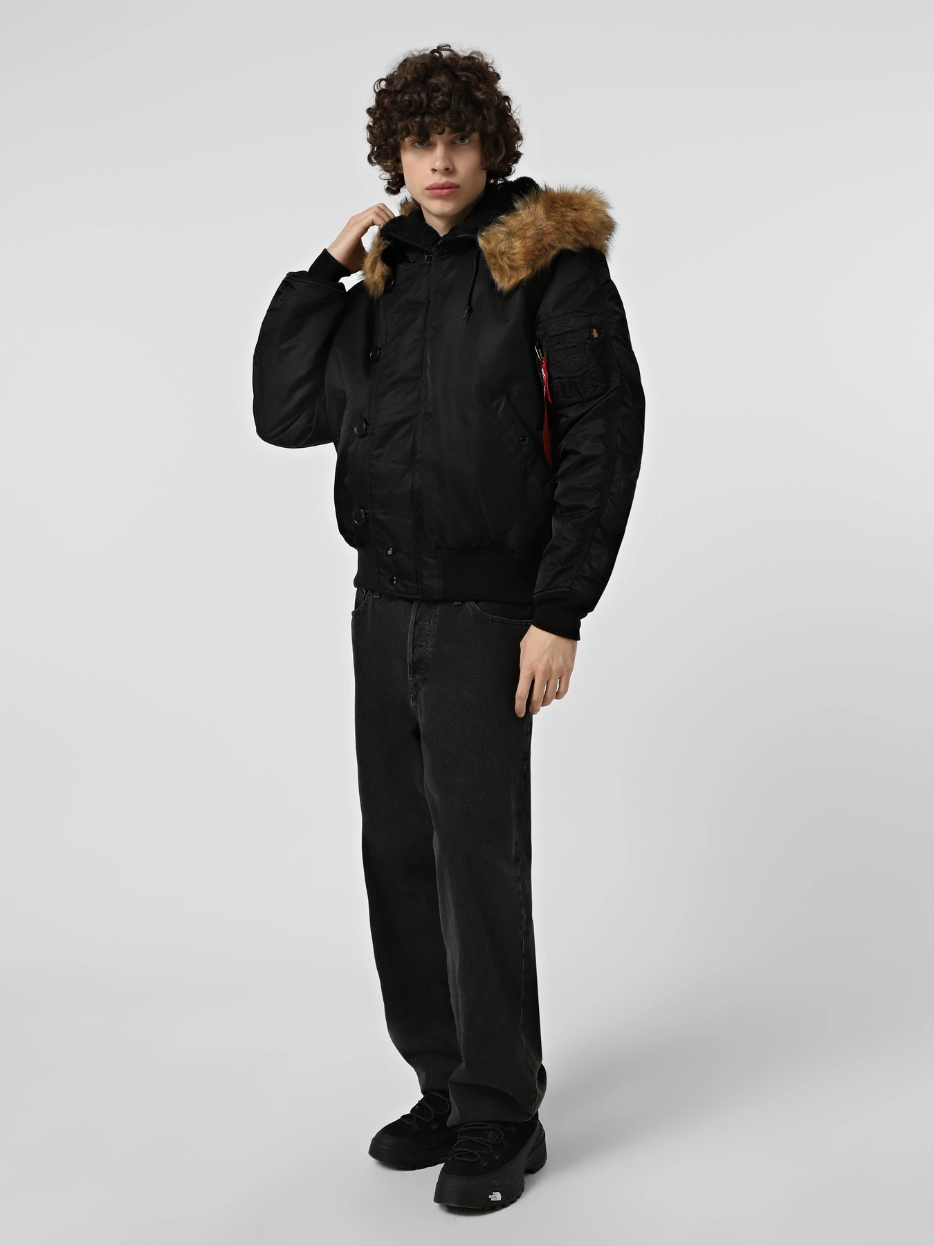 Куртки и дубленки Alpha Industries N-2B SHORT WAIST модель MJN30000C1_001 Куртки и дубленки Alpha Industries N-2B SHORT WAIST модель MJN30000C1_001 Фото
