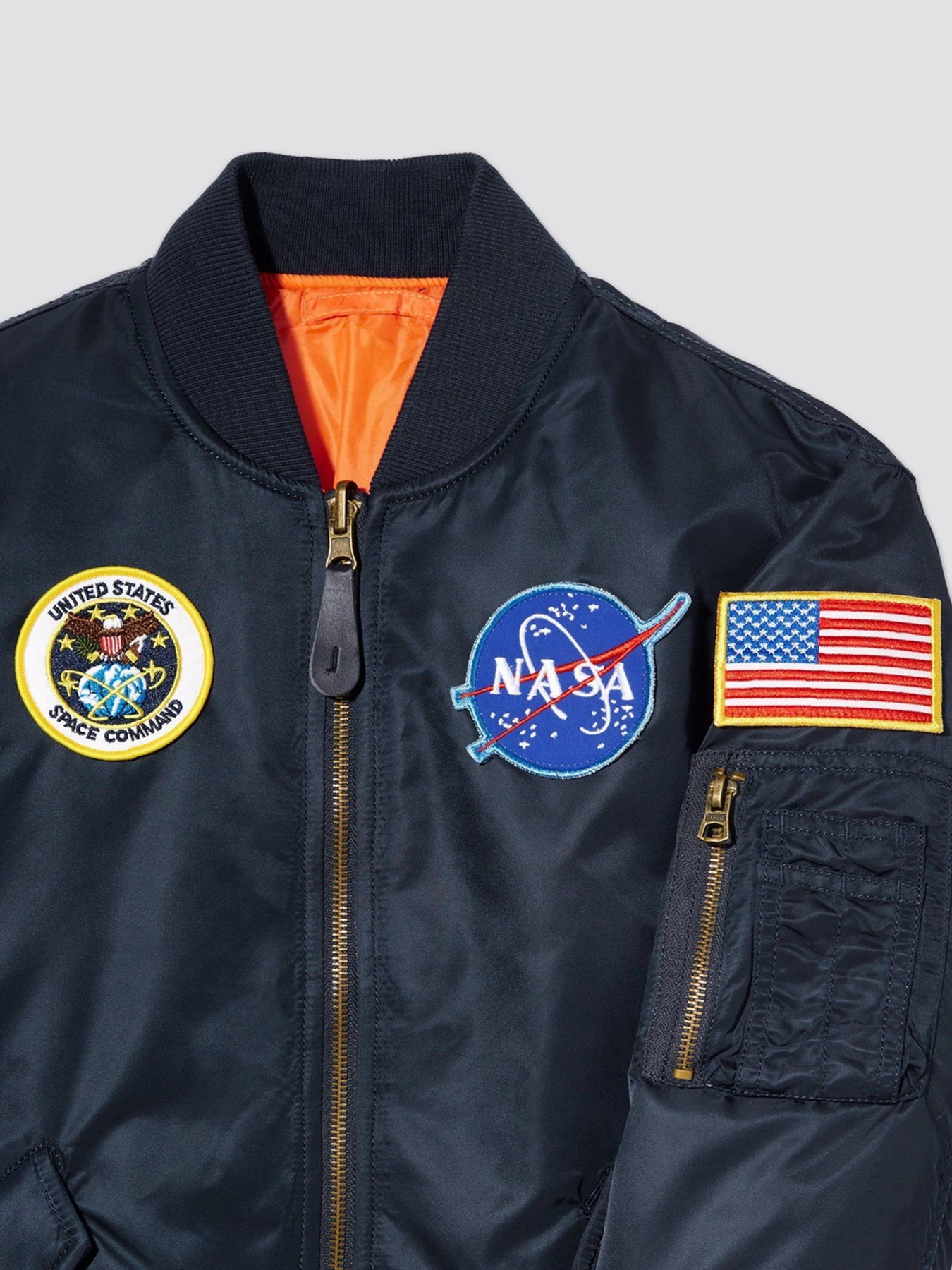Куртки и дубленки Alpha Industries NASA MA-1 модель YJM21093C1_410 Куртки и дубленки Alpha Industries NASA MA-1 модель YJM21093C1_410 Фото