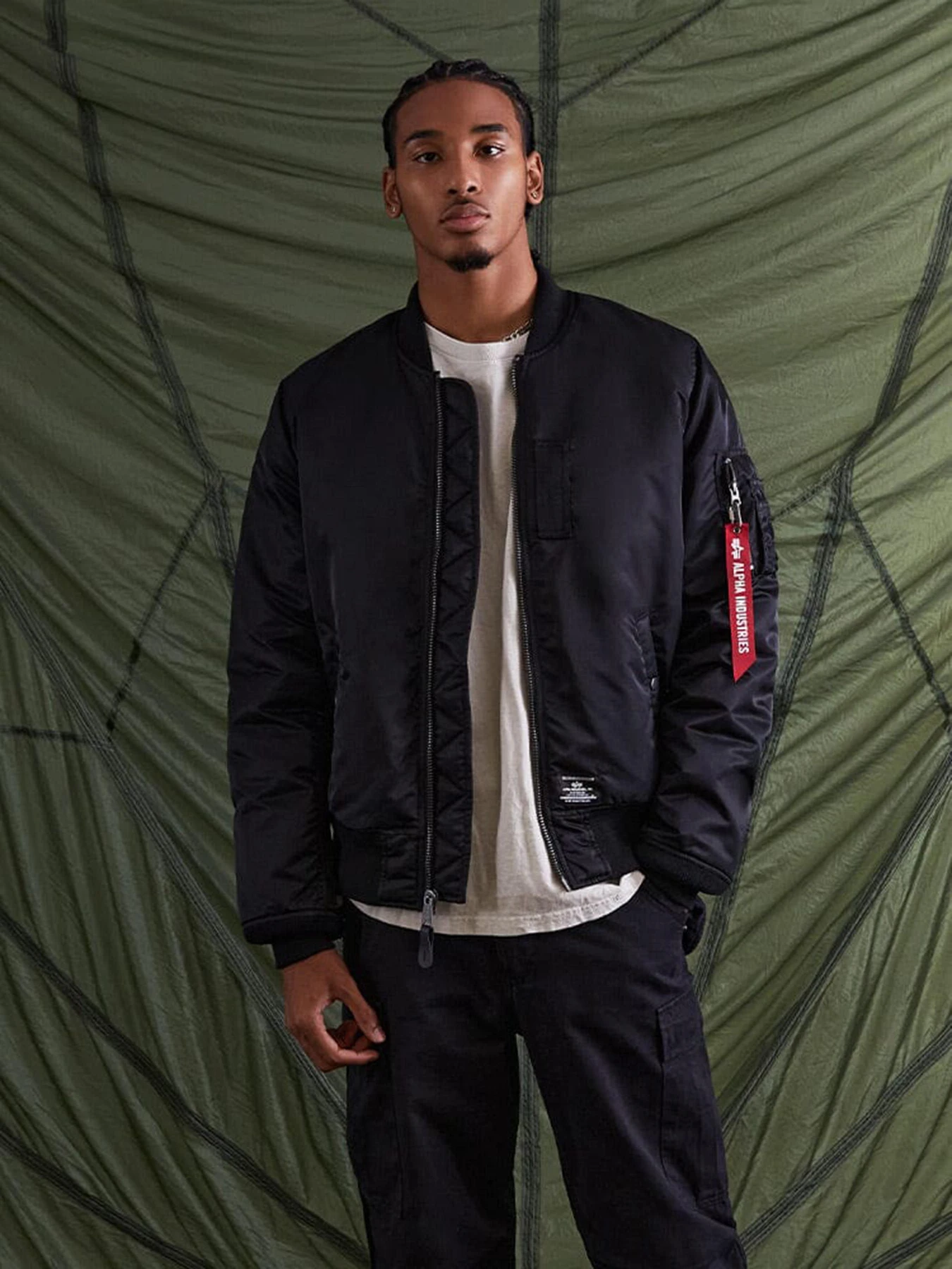 Куртки та дублянки Alpha Industries Ma-1 Mod модель MJM53504C1_410 Куртки та дублянки Alpha Industries Ma-1 Mod модель MJM53504C1_410 Фото