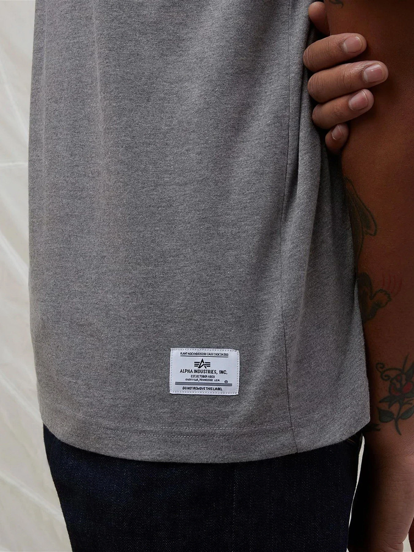 Футболки и поло Alpha Industries Essential Raglan Tee модель MTE53000C1_063 Футболки и поло Alpha Industries Essential Raglan Tee модель MTE53000C1_063 Фото