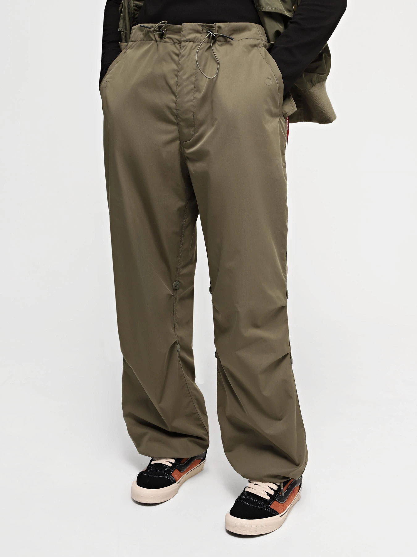 Брюки Alpha Industries Parachute модель UBU54000C1_359 Брюки Alpha Industries Parachute модель UBU54000C1_359 Фото