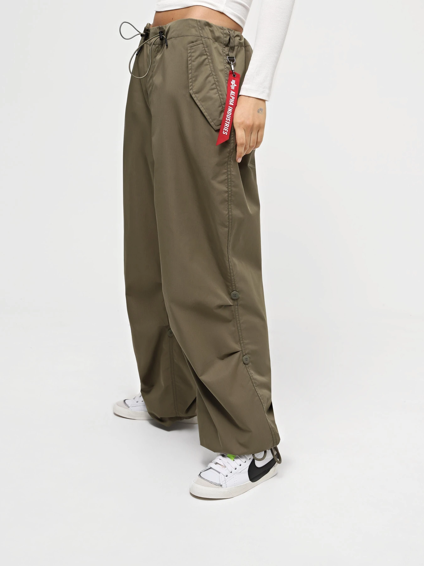 Брюки Alpha Industries Parachute модель UBU54000C1_359 Брюки Alpha Industries Parachute модель UBU54000C1_359 Фото
