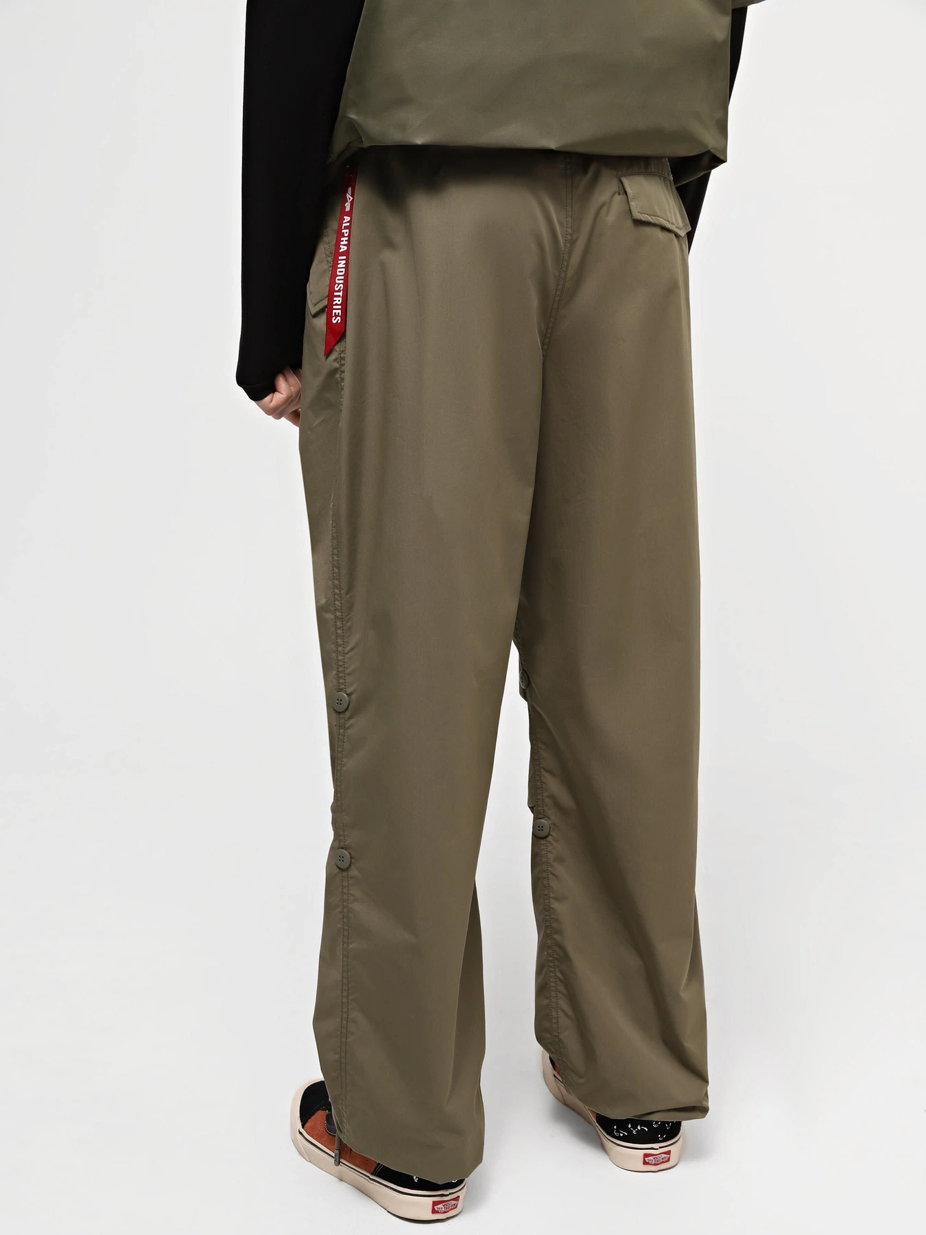 Брюки Alpha Industries Parachute модель UBU54000C1_359 Брюки Alpha Industries Parachute модель UBU54000C1_359 Фото