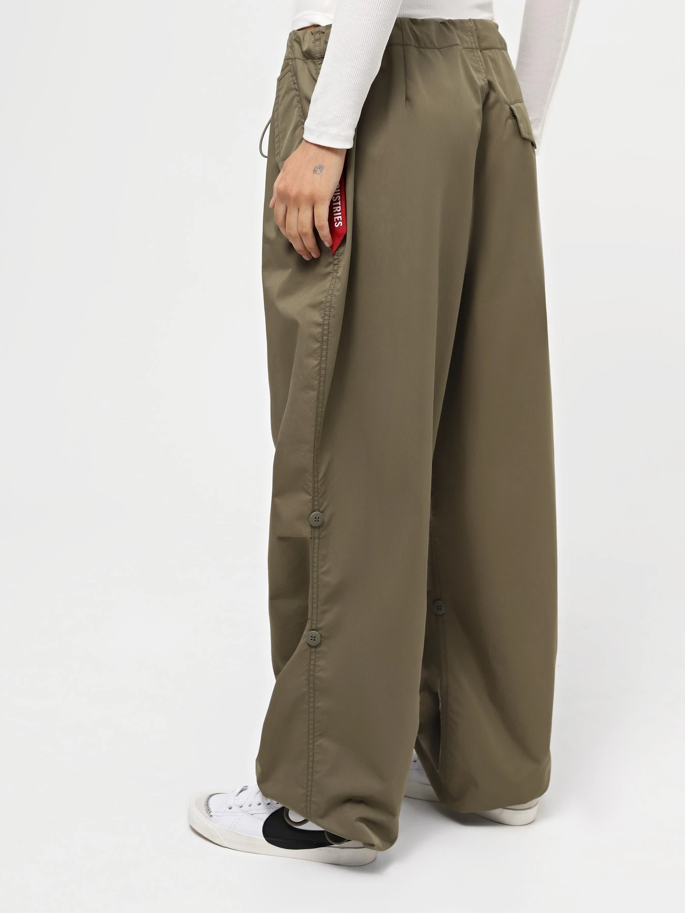 Брюки Alpha Industries Parachute модель UBU54000C1_359 Брюки Alpha Industries Parachute модель UBU54000C1_359 Фото