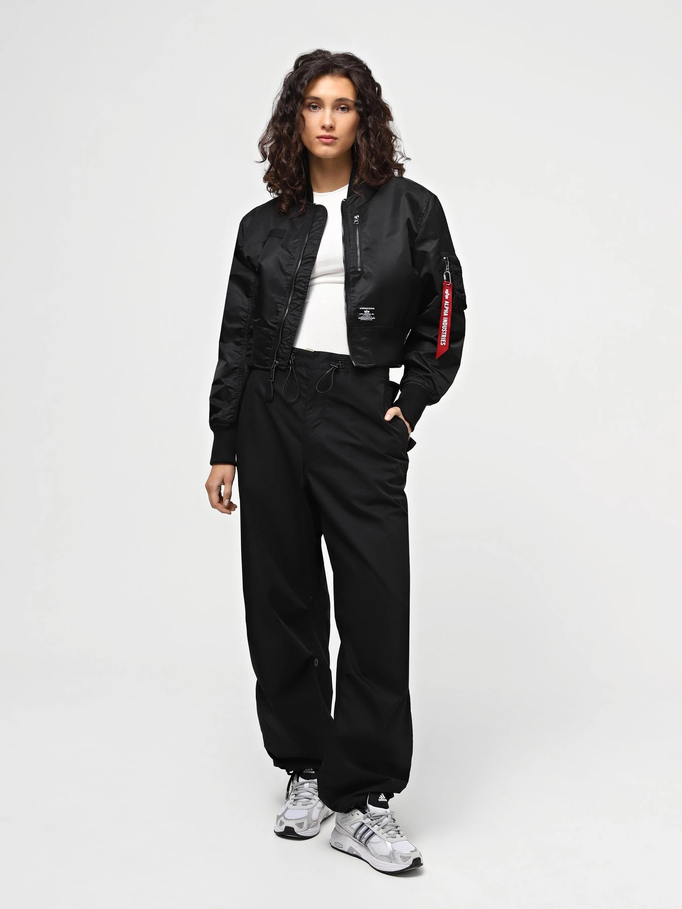 Куртки и дубленки Alpha Industries L-2b Cropped Gen II Bomber Jacket W модель WJL53000C1_001 Куртки и дубленки Alpha Industries L-2b Cropped Gen II Bomber Jacket W модель WJL53000C1_001 Фото