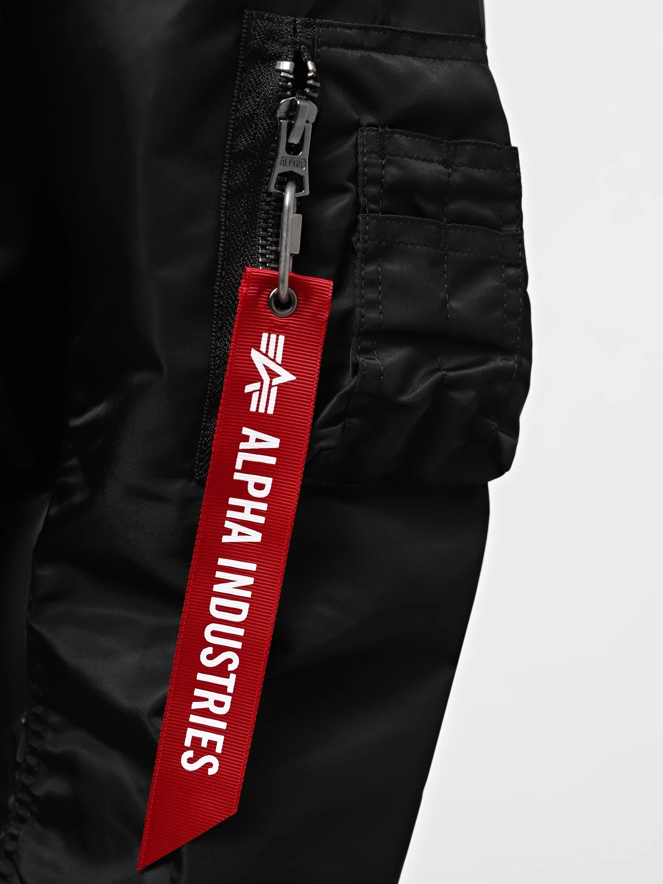Куртки и дубленки Alpha Industries L-2b Cropped Gen II Bomber Jacket W модель WJL53000C1_001 Куртки и дубленки Alpha Industries L-2b Cropped Gen II Bomber Jacket W модель WJL53000C1_001 Фото