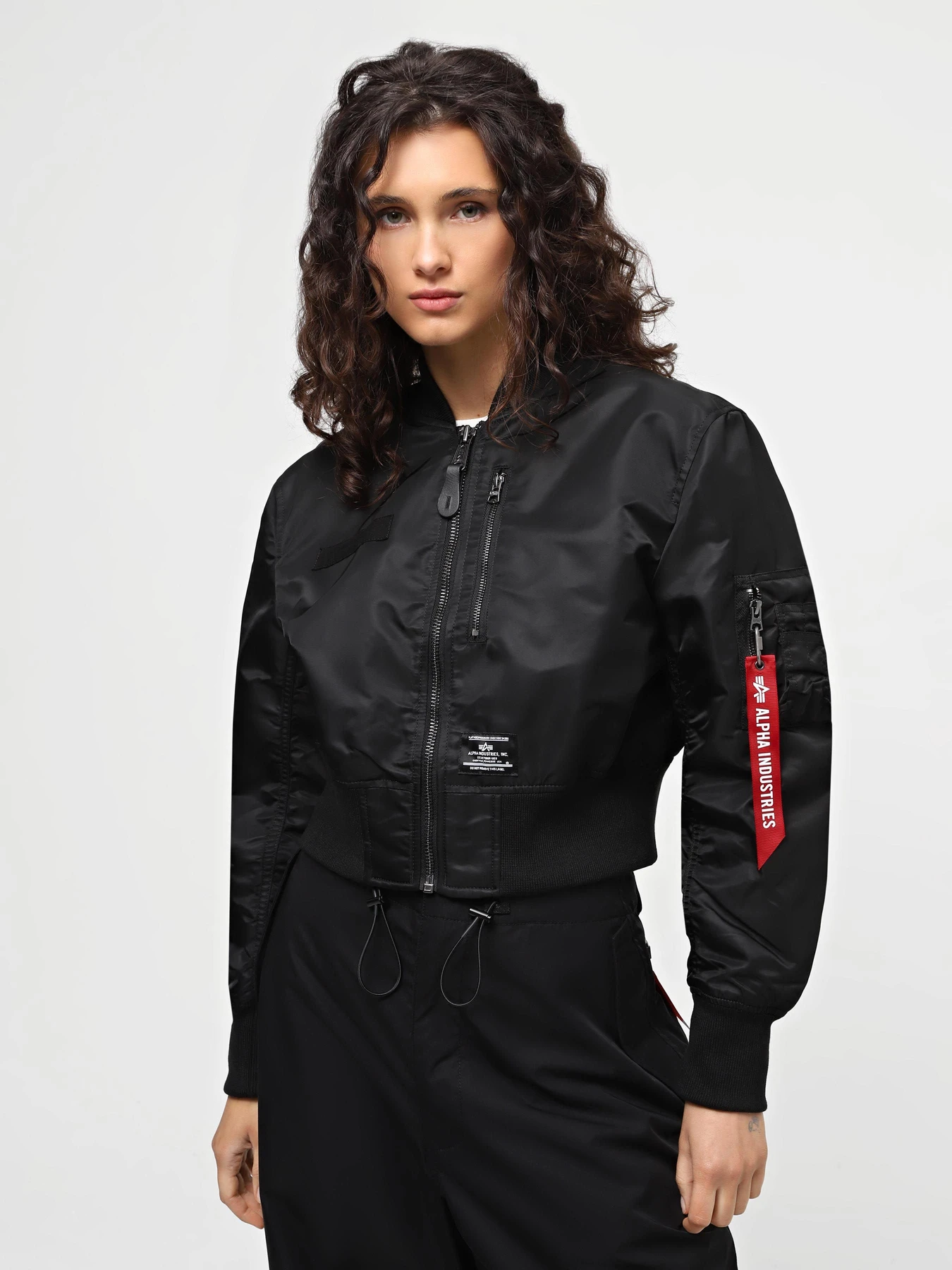 Куртки и дубленки Alpha Industries L-2b Cropped Gen II Bomber Jacket W модель WJL53000C1_001 Куртки и дубленки Alpha Industries L-2b Cropped Gen II Bomber Jacket W модель WJL53000C1_001 Фото