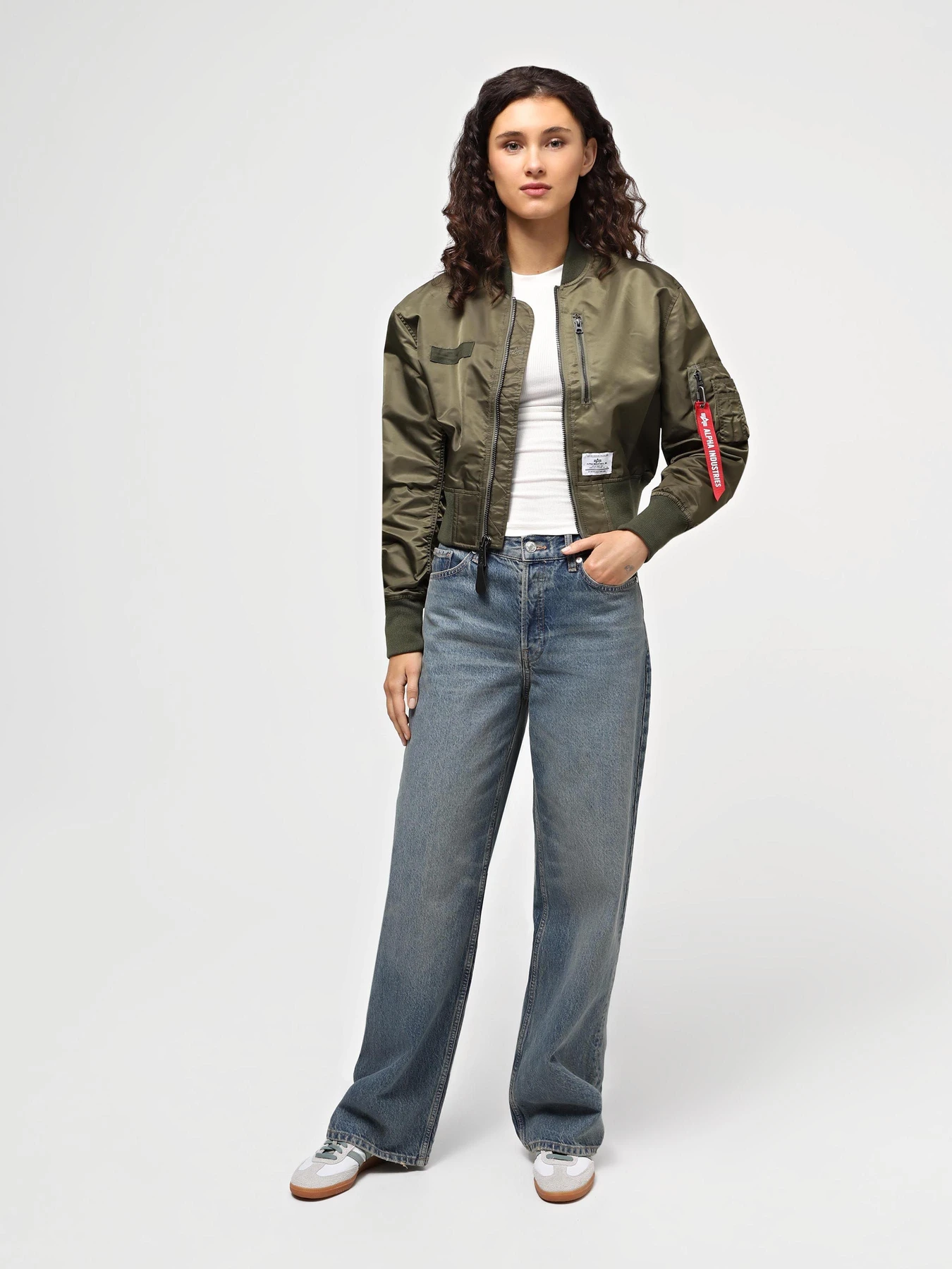 Куртки и дубленки Alpha Industries L-2b Cropped Gen II Bomber Jacket W модель WJL53000C1_359 Фото