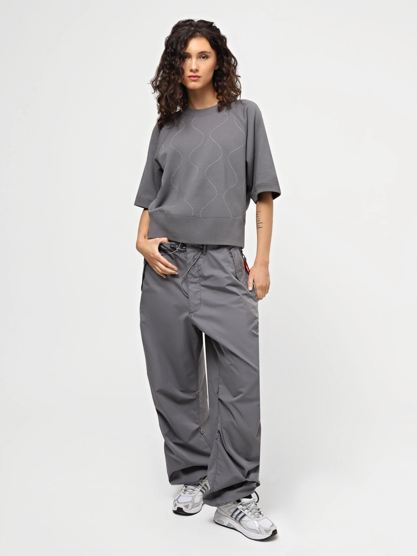Худи и свитшоты Alpha Industries Short Sleeve Quilted Sweatshirt W модель WSS54000C1_056 Худи и свитшоты Alpha Industries Short Sleeve Quilted Sweatshirt W модель WSS54000C1_056 Фото