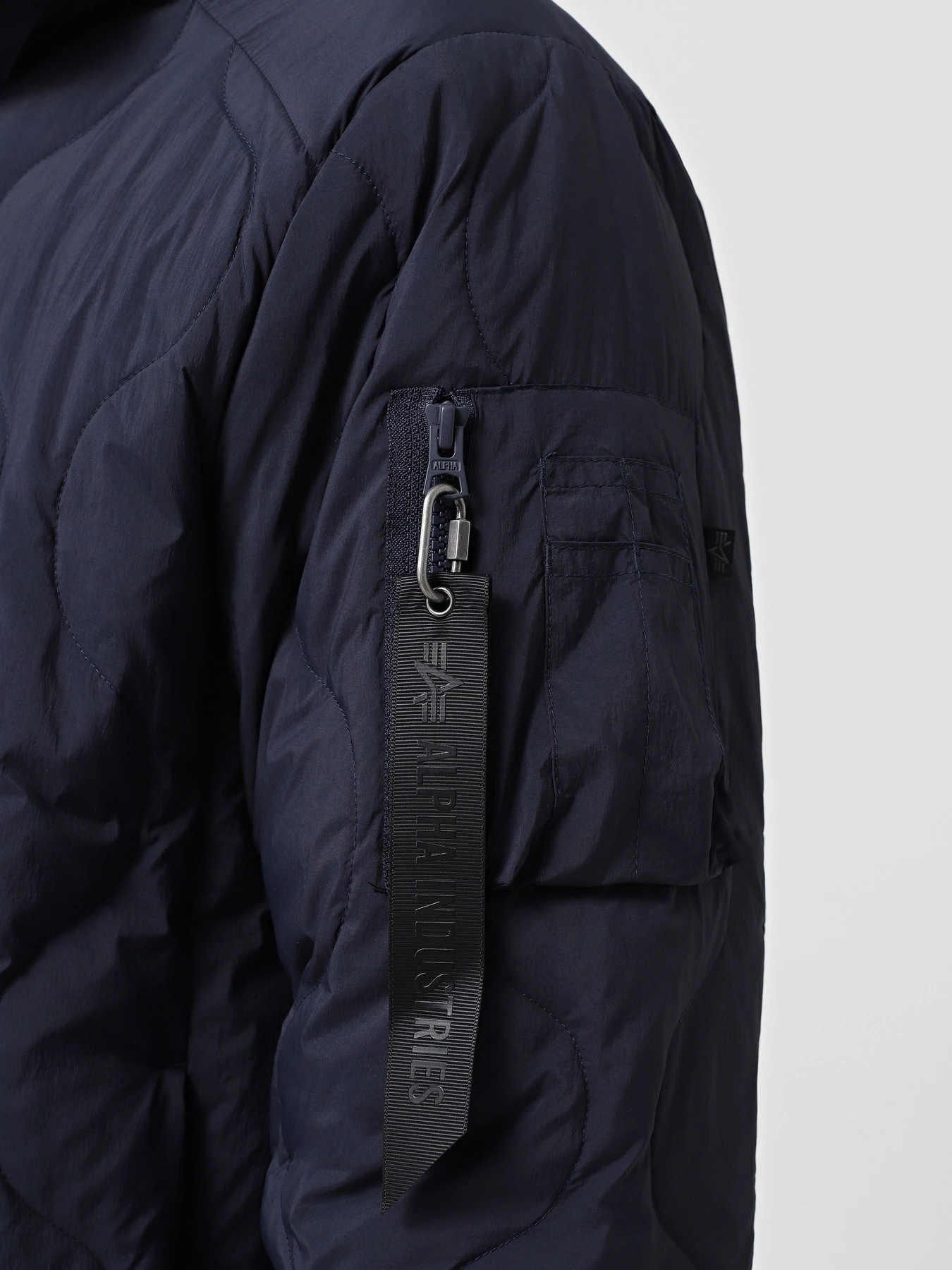 Куртки та дублянки Alpha Industries Lightweight Quilted Down модель MJL54501C1_410 Фото