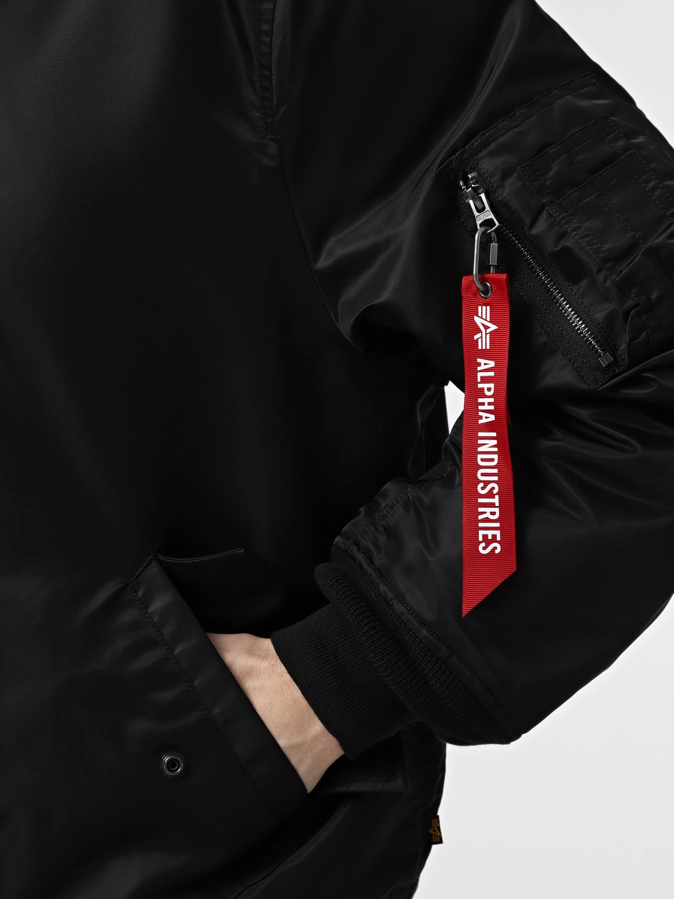 Куртки та дублянки Alpha Industries Pull-over Ma-1 модель UJP54500C1_001 Куртки та дублянки Alpha Industries Pull-over Ma-1 модель UJP54500C1_001 Фото