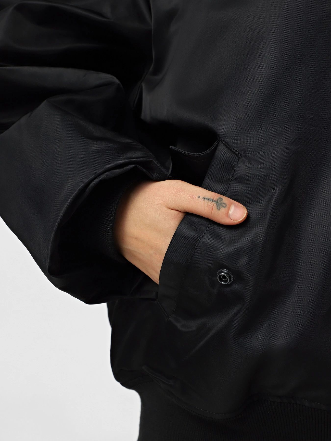 Куртки та дублянки Alpha Industries Pull-over Ma-1 модель UJP54500C1_001 Куртки та дублянки Alpha Industries Pull-over Ma-1 модель UJP54500C1_001 Фото