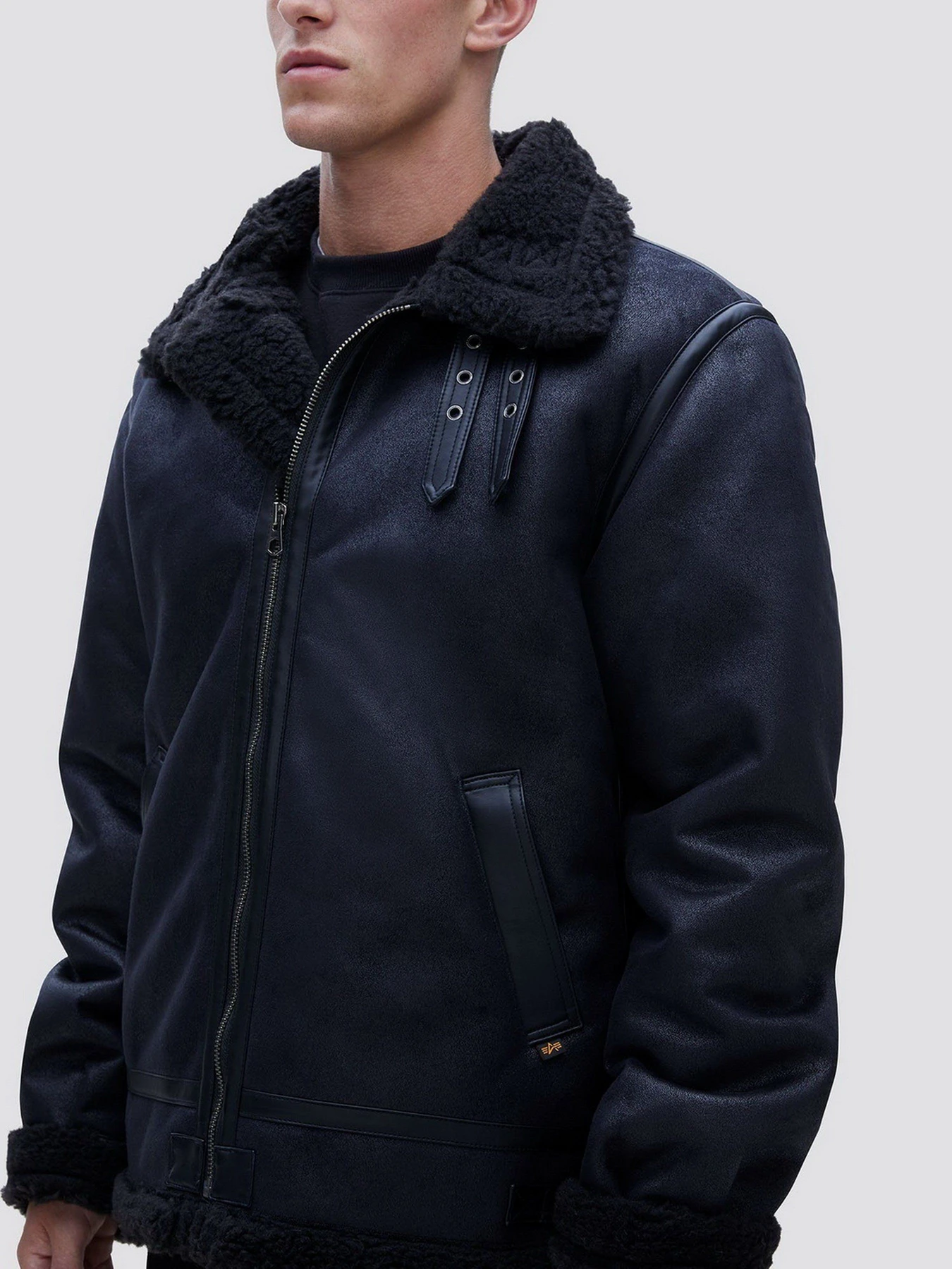 Куртки та дублянки Alpha Industries B-3 SHERPA MOD модель MLB49500C1_001 Куртки та дублянки Alpha Industries B-3 SHERPA MOD модель MLB49500C1_001 Фото