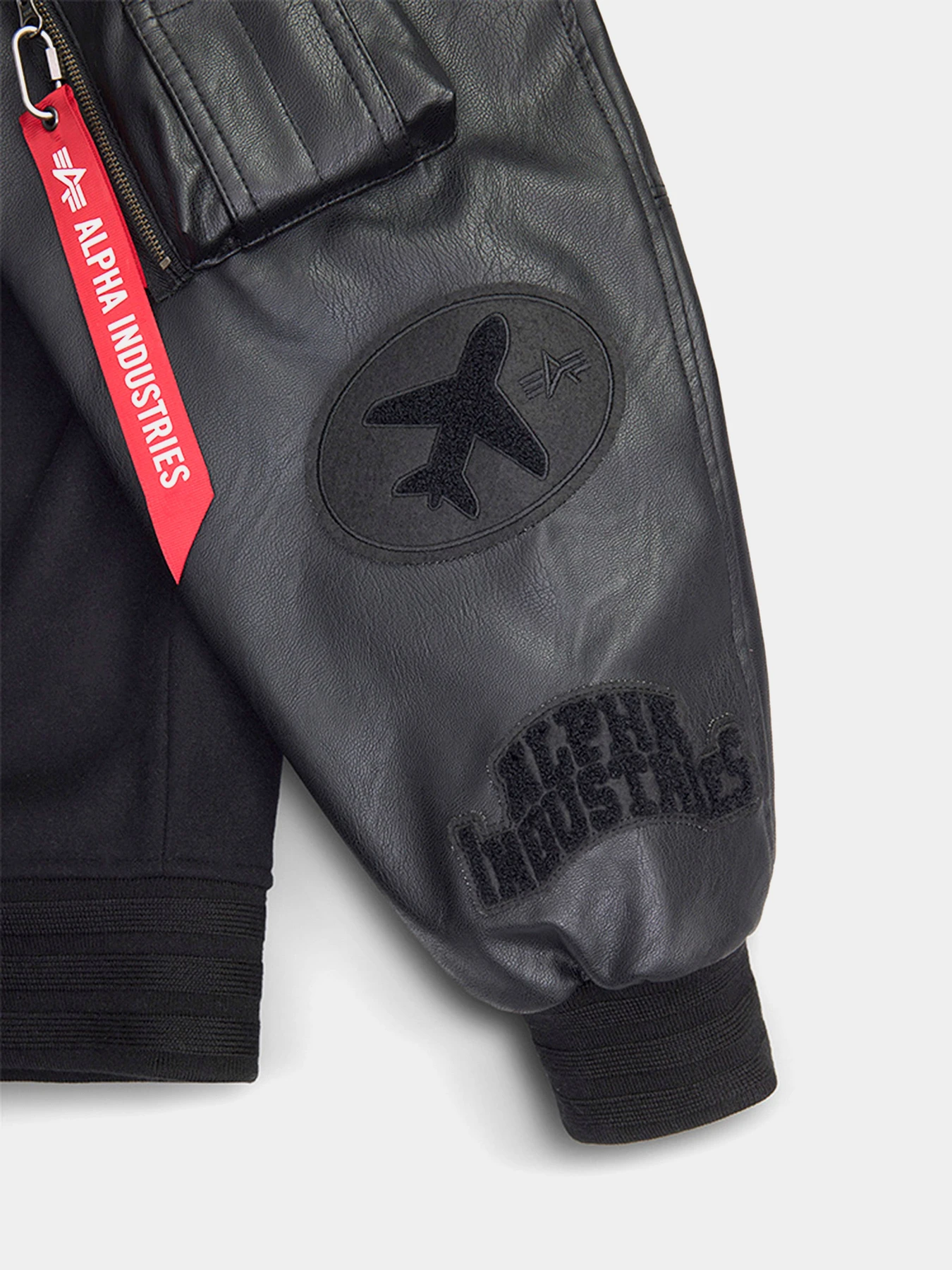 Куртки и дубленки Alpha Industries Faux Leather Ma-1 Varsity модель MJL54500C1_001 Куртки и дубленки Alpha Industries Faux Leather Ma-1 Varsity модель MJL54500C1_001 Фото