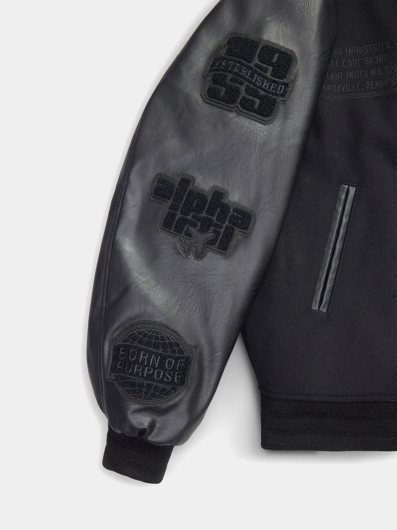 Куртки и дубленки Alpha Industries Faux Leather Ma-1 Varsity модель MJL54500C1_001 Куртки и дубленки Alpha Industries Faux Leather Ma-1 Varsity модель MJL54500C1_001 Фото