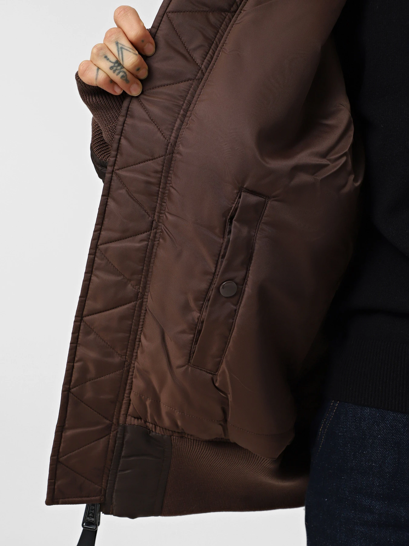 Куртки та дублянки Alpha Industries Ma-1 модель MJM21000C1_218 Куртки та дублянки Alpha Industries Ma-1 модель MJM21000C1_218 Фото