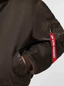 Куртки та дублянки Alpha Industries Ma-1 модель MJM21000C1_218 Фото