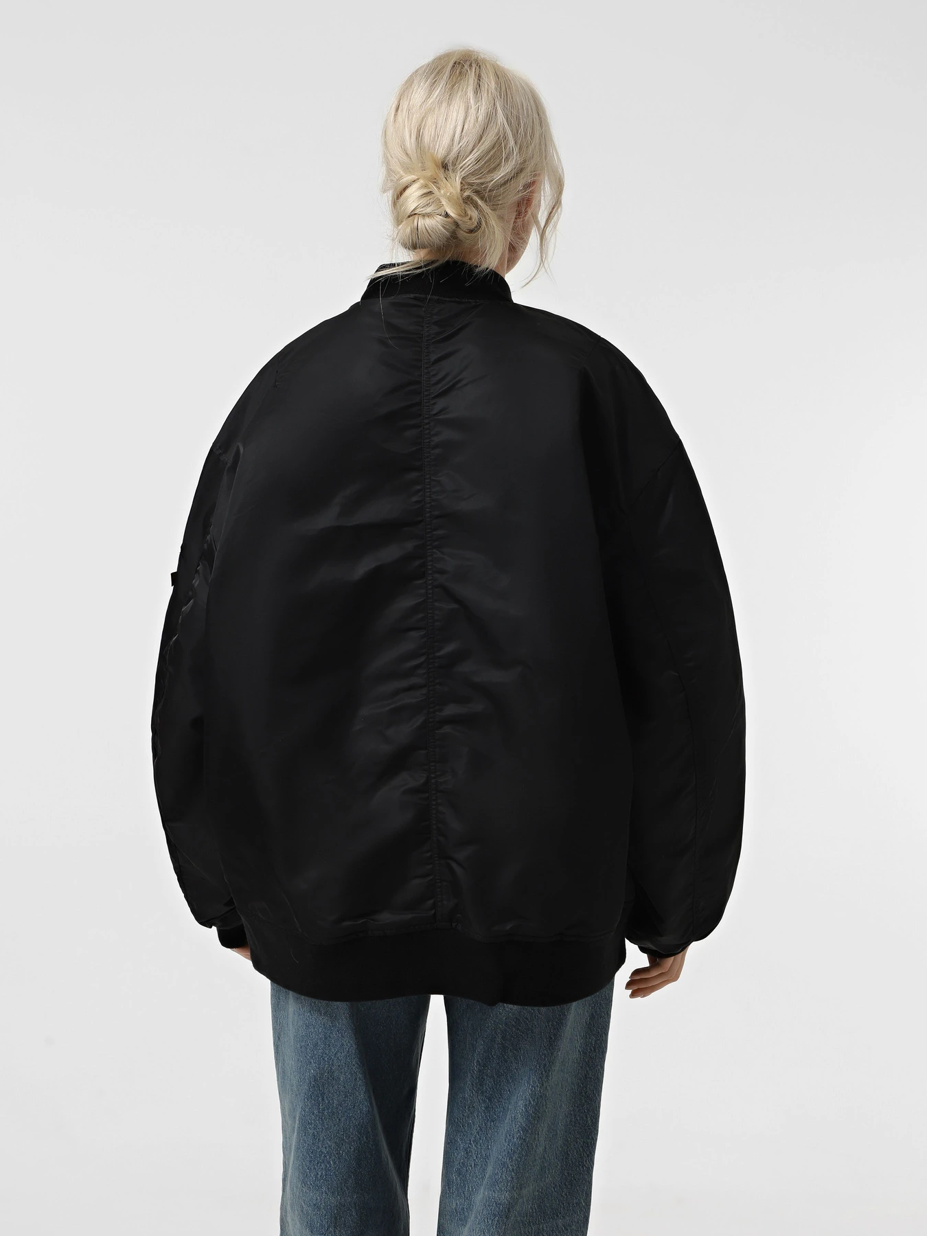 Куртки и дубленки Alpha Industries Oversized MA-1 Mod модель WJO53500C1_001 Куртки и дубленки Alpha Industries Oversized MA-1 Mod модель WJO53500C1_001 Фото