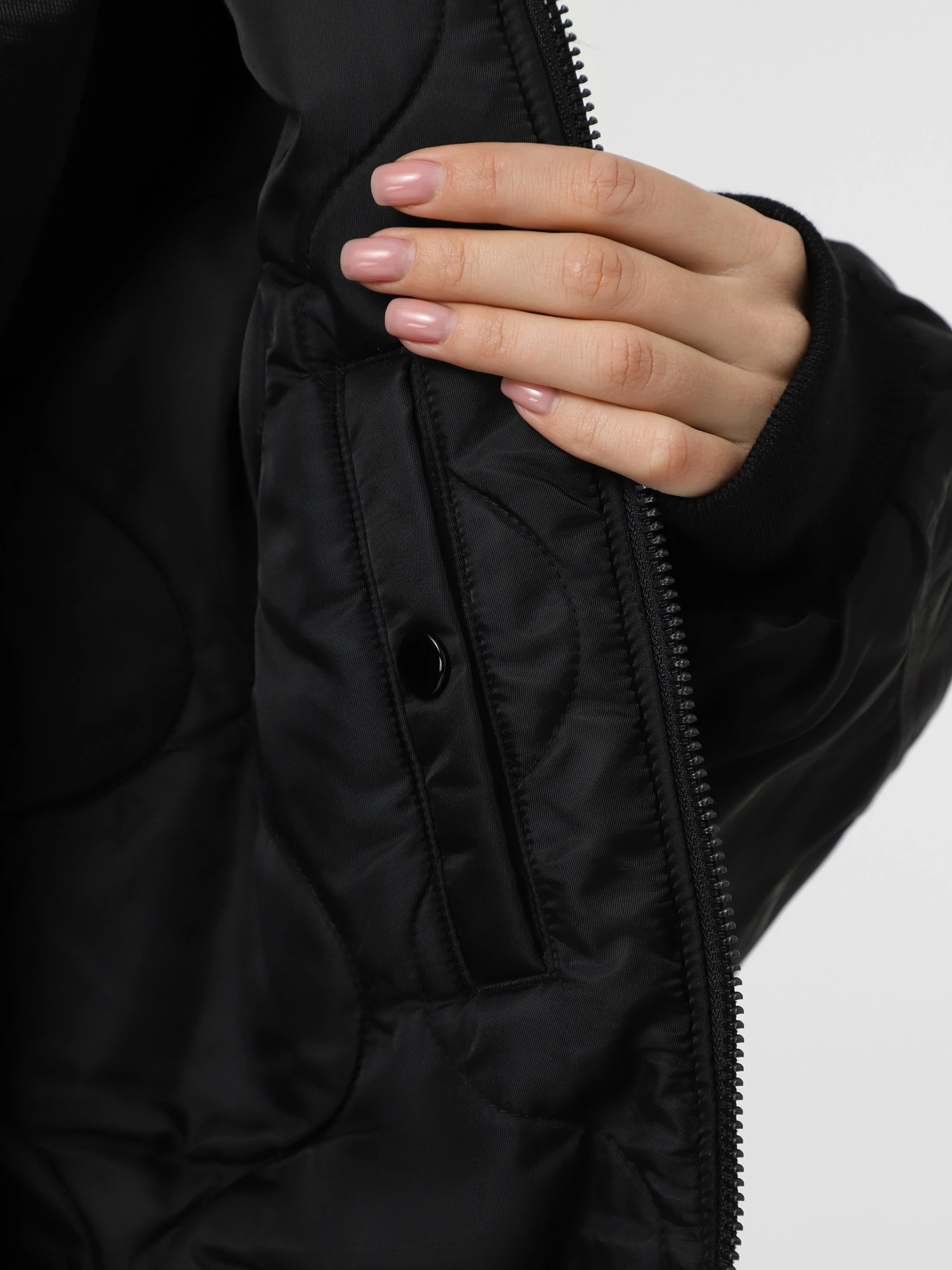 Куртки и дубленки Alpha Industries Oversized MA-1 Mod модель WJO53500C1_001 Куртки и дубленки Alpha Industries Oversized MA-1 Mod модель WJO53500C1_001 Фото