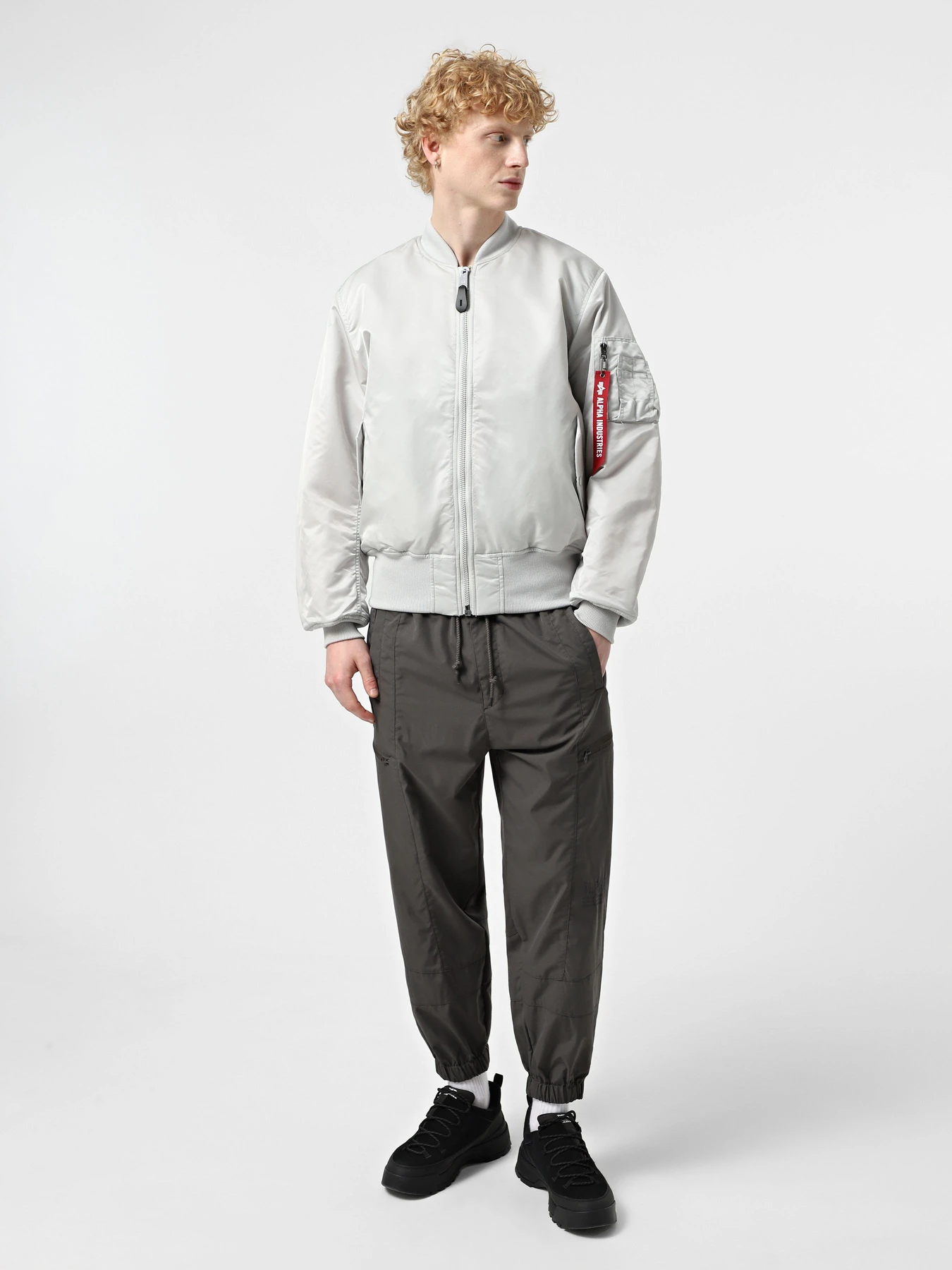 Куртки та дублянки Alpha Industries Ma-1 Flight модель MJM21000C1_067 Куртки та дублянки Alpha Industries Ma-1 Flight модель MJM21000C1_067 Фото