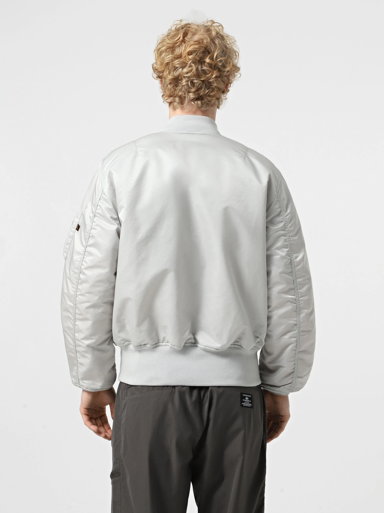 Куртки та дублянки Alpha Industries Ma-1 Flight модель MJM21000C1_067 Куртки та дублянки Alpha Industries Ma-1 Flight модель MJM21000C1_067 Фото
