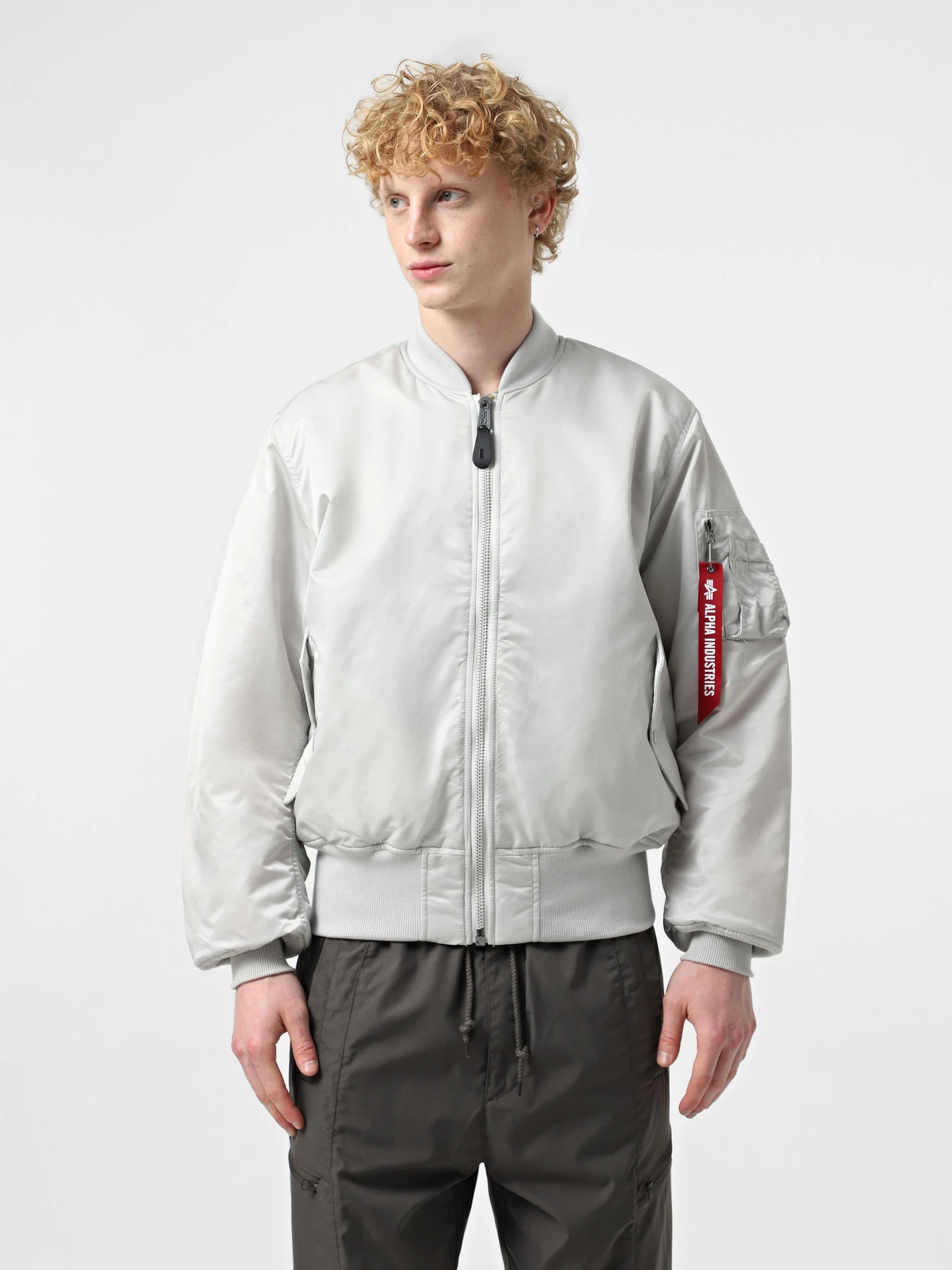 Куртки та дублянки Alpha Industries Ma-1 Flight модель MJM21000C1_067 Куртки та дублянки Alpha Industries Ma-1 Flight модель MJM21000C1_067 Фото