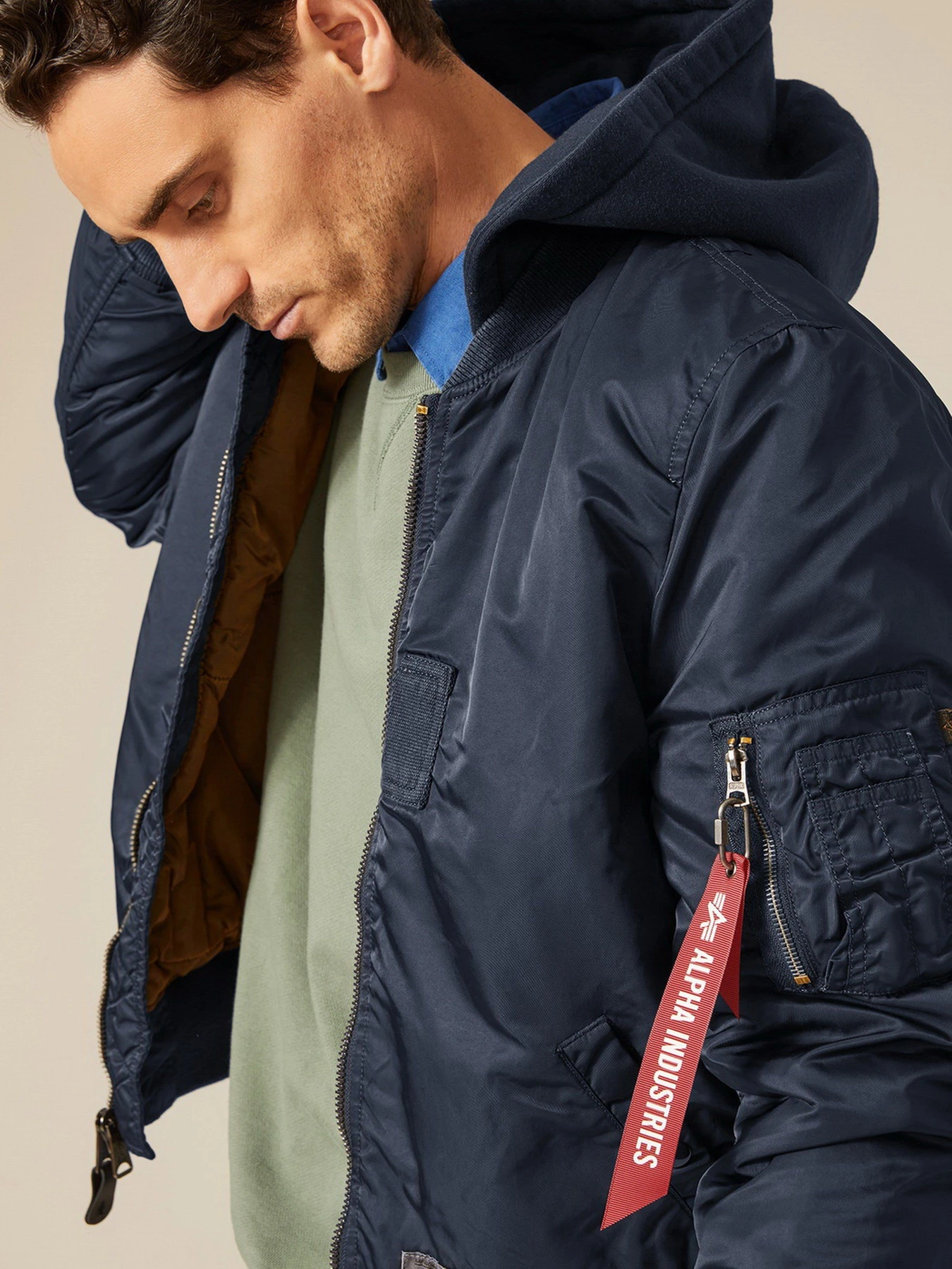 Куртки и дубленки Alpha Industries MA-1 HOODED BATTLEWASH модель UJM51502C1_410 Фото