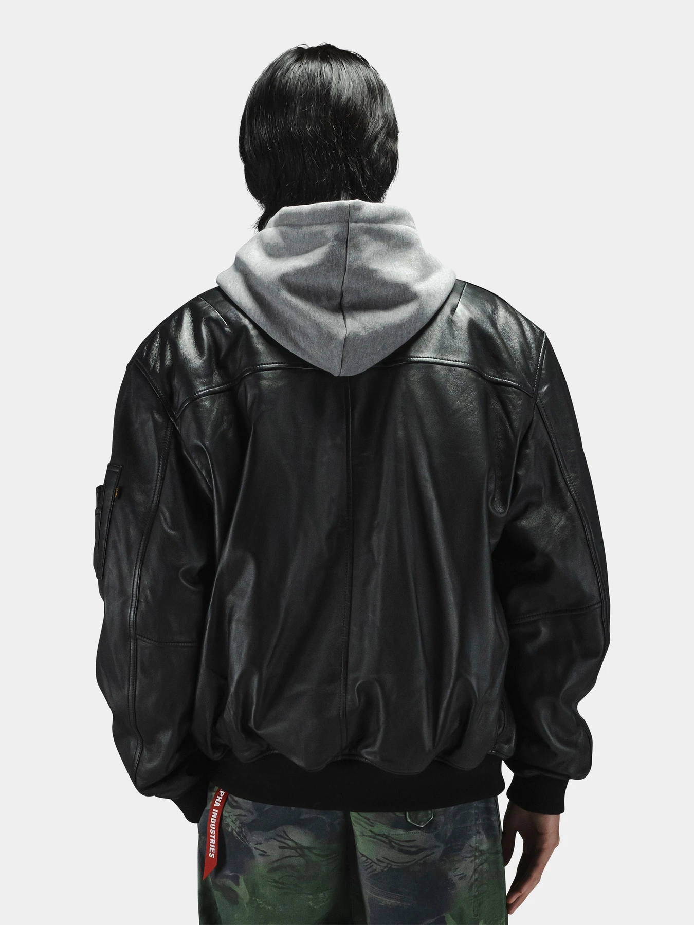 Куртки та дублянки Alpha Industries LEATHER MA-1 FLIGHT JACKET модель MJL55500C1_001 Куртки та дублянки Alpha Industries LEATHER MA-1 FLIGHT JACKET модель MJL55500C1_001 Фото